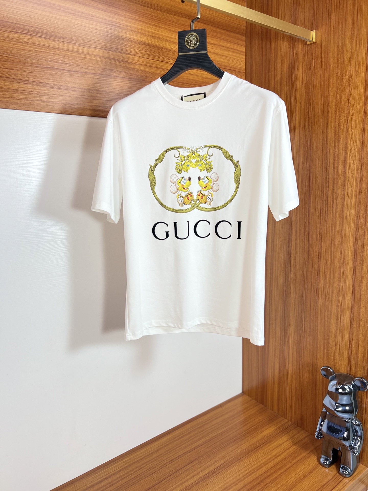 NO:482885,Gucci/Gucci New products for spring and summer 2025 are available in new products, complete three standards, mercerized cotton round neck short-sleeved T-shirt. Don’t need to introduce too much good products. Look at the details. Counter code M-XXXL 175/140 Suggestions L,,gucci, T-shirt,tees, t-shirt,alexander wang19860909Gucci/古奇 2025年春夏新品上新 三标齐全 丝光棉圆领短袖T恤 好货不用过多介绍 看细节 专柜码数M-XXXL 175/140建议L,,gucci,T-shirt,tees，t-shirt,alexander wang,Men's clothing