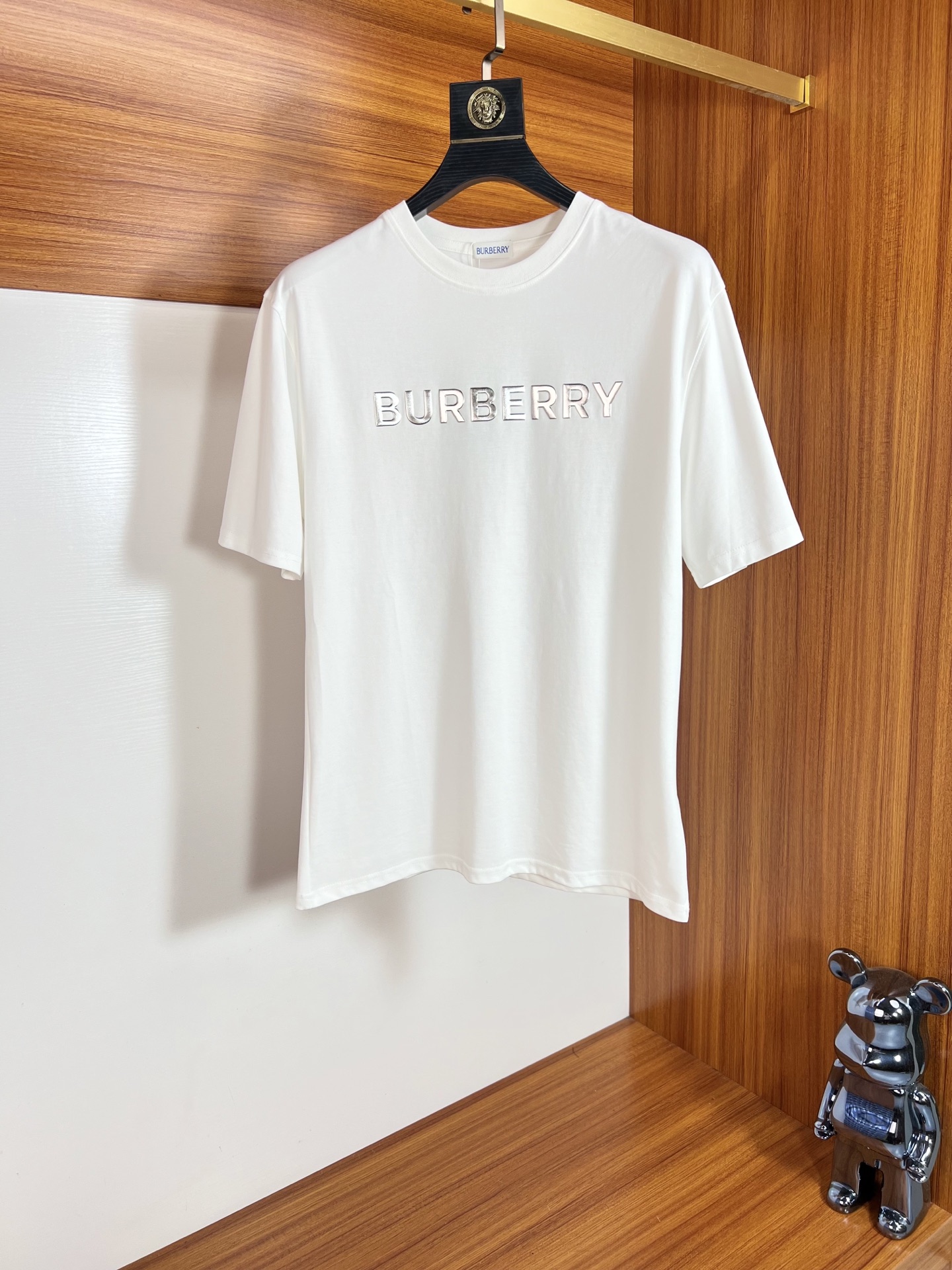 NO:482891,Burberry/Burberry New products for spring and summer 2025 are available in new products, complete three standards, mercerized cotton round neck short-sleeved T-shirt. Don’t need to introduce too much good products. Look at the details. Counter code M-XXXL 175/140 Suggestions L, burberry, burberry, T-shirt, tees, t-shirt, alexander wang19860909Burberry/巴宝莉 2025年春夏新品上新 三标齐全 丝光棉圆领短袖T恤 好货不用过多介绍 看细节 专柜码数M-XXXL 175/140建议L,,burberry,burberry,T-shirt,tees，t-shirt,alexander wang,Men's clothing