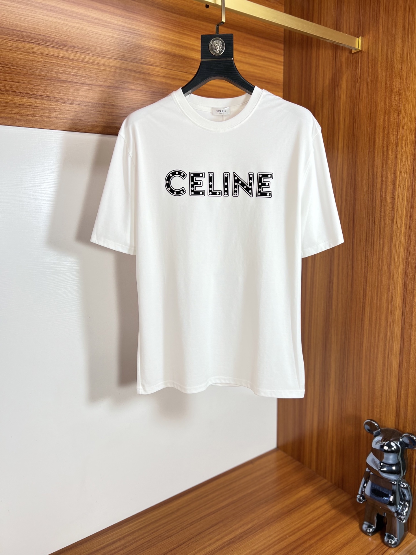NO:140242,Celine/Celine 2025 new spring and summer products are available in new products, complete three standards, mercerized cotton round neck short-sleeved T-shirt, no need to introduce too much good products, look at the details, counter code M-XXXL /140 suggestions L,,celine,celine,T-shirt,tees,t-shirt,alexander wang19860909Celine/赛琳 2025年春夏新品上新 三标齐全 丝光棉圆领短袖T恤 好货不用过多介绍 看细节 专柜码数M-XXXL /140建议L,,celine,celine,T-shirt,tees，t-shirt,alexander wang,Men's clothing
