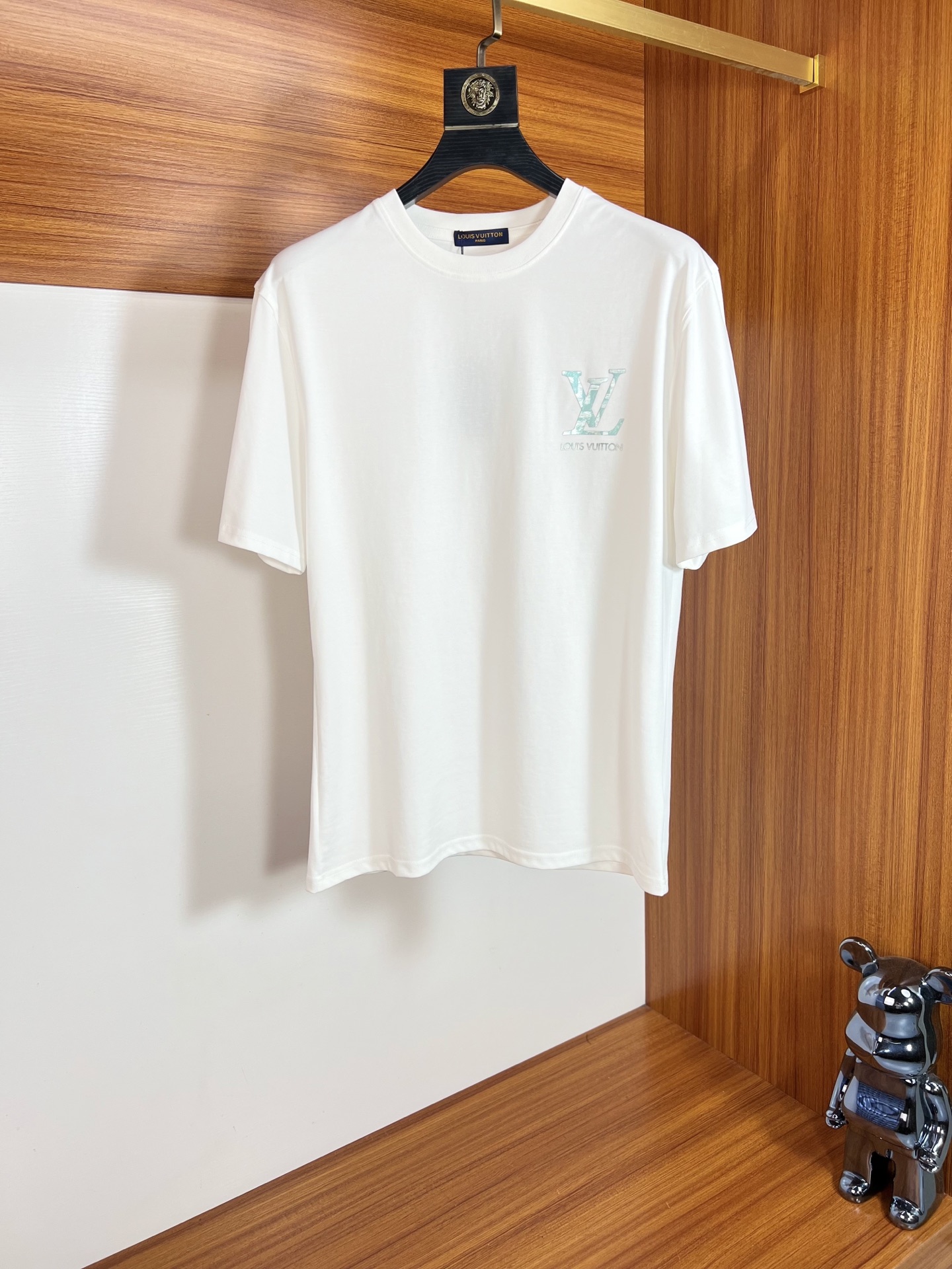 NO:140249,LV/Louis Vuitton 2025 new spring and summer products are available in new products, complete three standards, mercerized cotton round neck short-sleeved T-shirt, no need to introduce too much good products, look at the details, counter code number M-XXXL /140 suggestions, L, louis vuitton, louis vuitton, T-shirt,tees, t-shirt,alexander wang19860909LV/路易威登 2025年春夏新品上新 三标齐全 丝光棉圆领短袖T恤 好货不用过多介绍 看细节 专柜码数M-XXXL /140建议L,,louis vuitton,louis vuitton,T-shirt,tees，t-shirt,alexander wang,Men's clothing