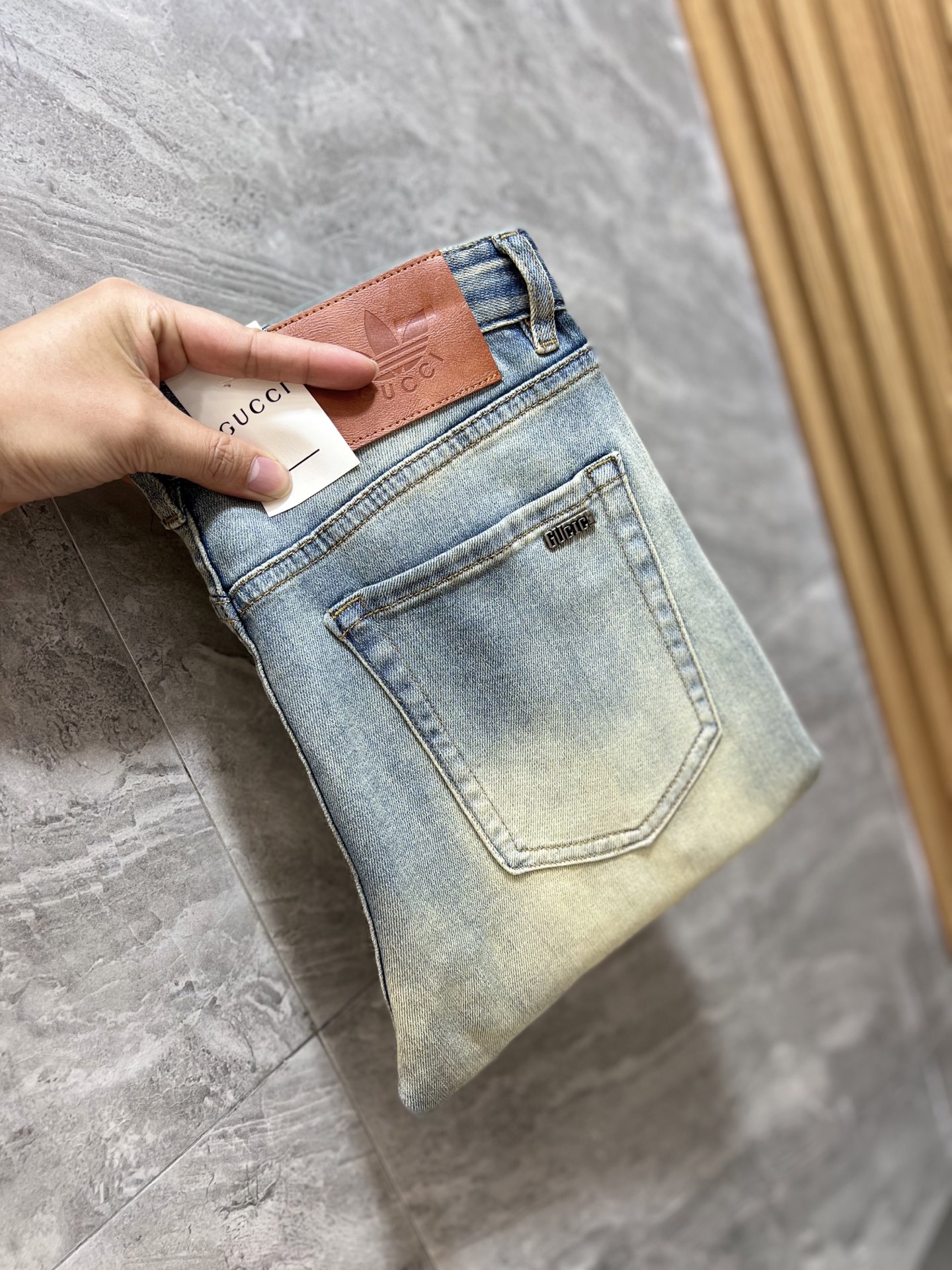 NO:134511,Gucci/Gucci 2025 Spring and Summer New Products, Complete Three Standards, Jeans, Don’t need to introduce too much good products, look at the details, the counter number is 29-38 / 140 upper body 32,,gucci,jeans,alexander wang19860909Gucci/古奇 2025春夏新品 三标齐全 牛仔裤 好货不用过多介绍 看细节 专柜码数29-38 /140上身32码,,gucci,jeans,alexander wang,Men's clothing