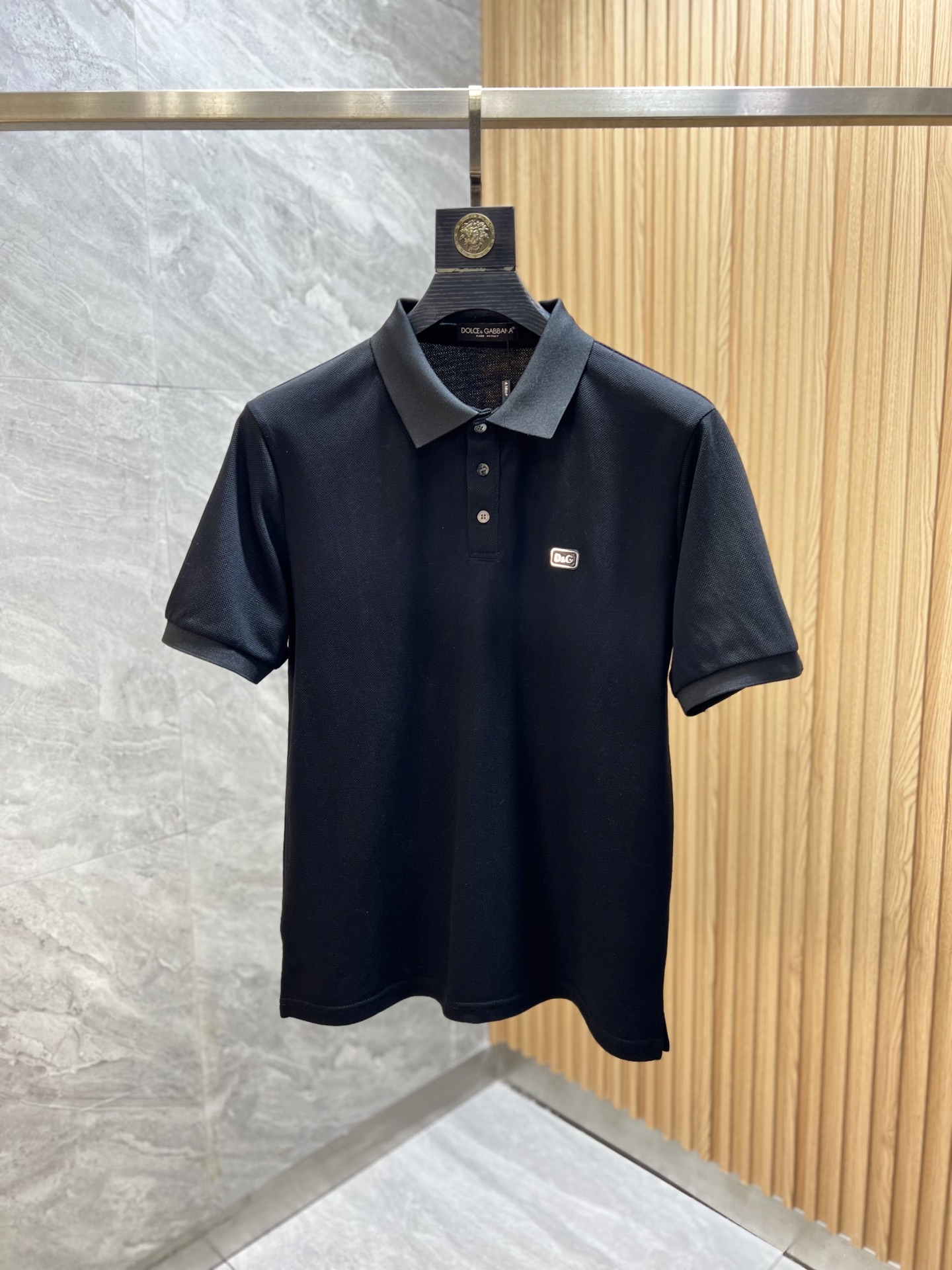 NO:134509,DG/Dougabana 2025 new spring and summer products are available, complete three standards, lapel short-sleeved POLO shirt, good products do not need to be introduced too much, look at the details, counter number M-XXXL /140 suggestions L,,,Dolce&Gabbana,Dolce&Gabbana,T-shirt,alexander wang19860909DG/杜嘉班纳 2025年春夏新品上新 三标齐全 翻领短袖POLO衫 好货不用过多介绍 看细节 专柜码数M-XXXL /140建议L,,,Dolce&Gabbana,Dolce&Gabbana,T-shirt,alexander wang,Men's clothing