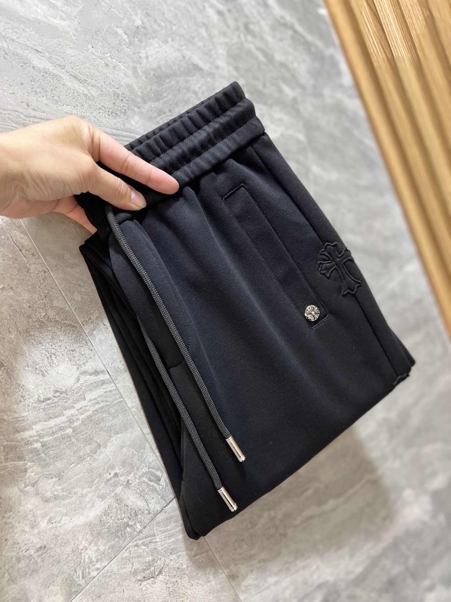NO:134510,Ch/Croxin 2025 Spring and Summer New Products, Complete Three Standards, Elastic Pants, Casual Pants, Don’t need to introduce too much good products, look at the details, Counter code M-XXXL 175/140 Upper body L,, Chrome hearts, alexander wang19860909Ch/克罗心 2025春夏新品 三标齐全 松紧裤 休闲裤 好货不用过多介绍 看细节 专柜码数M-XXXL 175/140上身L,,chrome hearts,alexander wang,Men's clothing