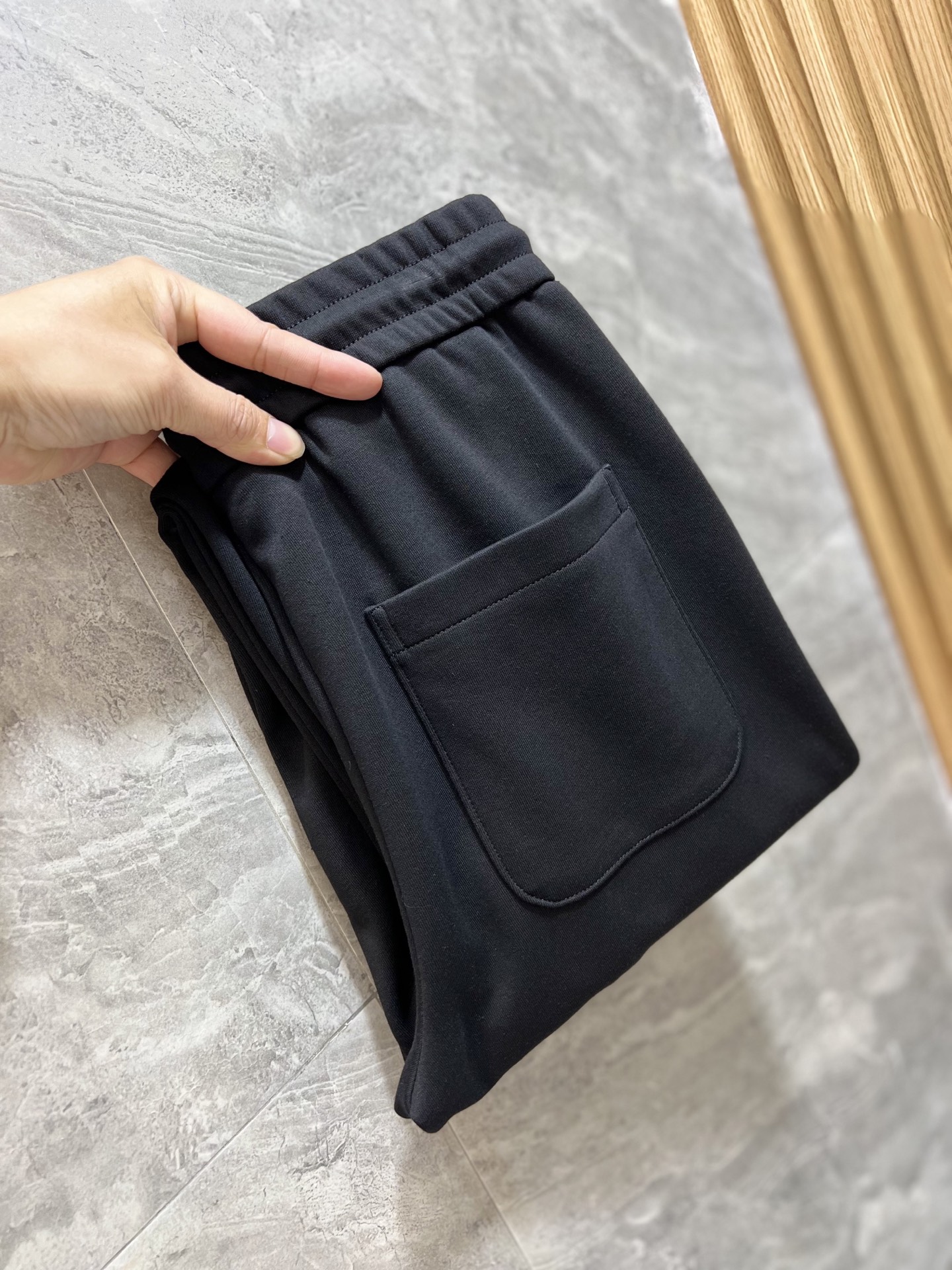 NO:128001,Fendi/Fendi 2025 spring and summer new product, complete three standards, elastic pants, casual pants, good products, don't need to introduce too much, look at the details, counter number M-XXXL 175/140 upper body L,,fendi,fendi,alexander wang19860909Fendi/芬迪 2025春夏新品 三标齐全 松紧裤 休闲裤 好货不用过多介绍 看细节 专柜码数M-XXXL 175/140上身L,,fendi,fendi,alexander wang,Men's clothing