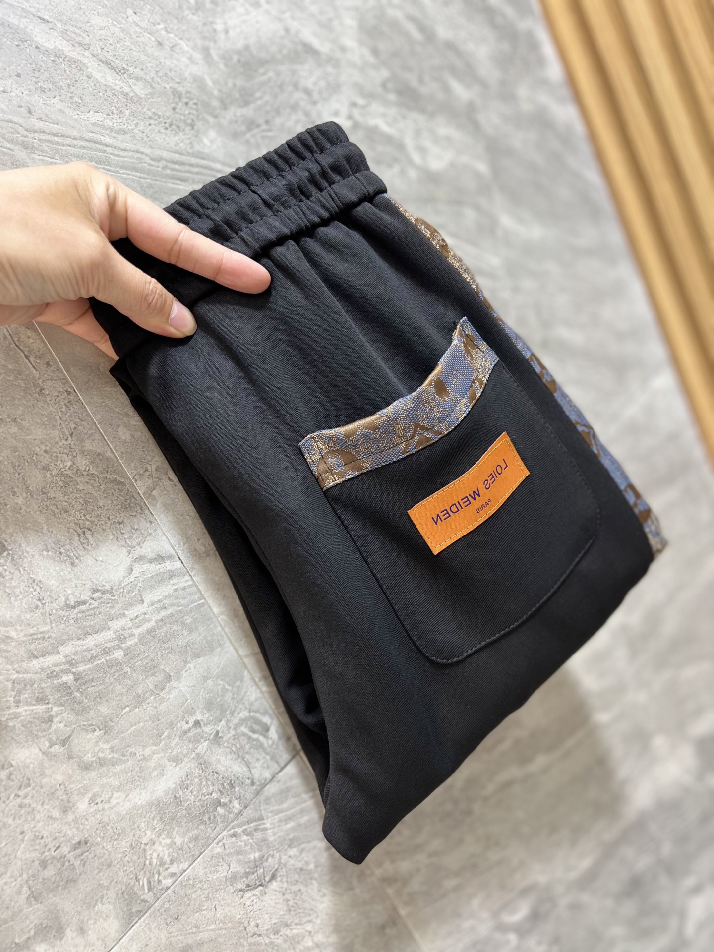 NO:128004,LV/Louis Vuitton 2025 Spring and Summer New Products, Complete Three Standards, Elastic Pants, Casual Pants, Don’t need to introduce too much good products, look at the details, Counter code M-XXXL 175/140 Upper body L,, louis vuitton,louis vuitton,alexander wang19860909LV/路易威登 2025春夏新品 三标齐全 松紧裤 休闲裤 好货不用过多介绍 看细节 专柜码数M-XXXL 175/140上身L,,louis vuitton,louis vuitton,alexander wang,Men's clothing