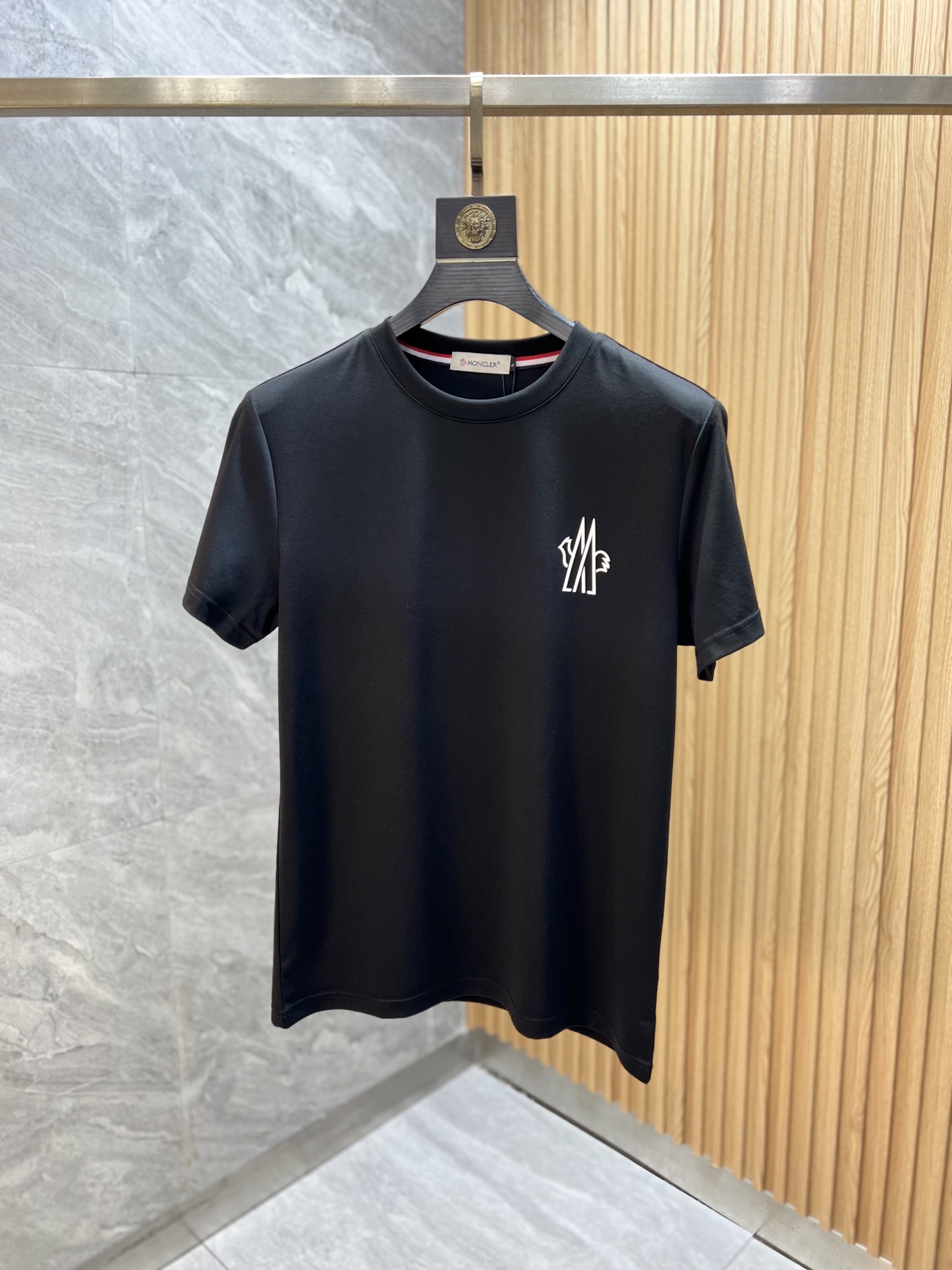 NO:134498,Moncler/Monkey 2025 Spring and Summer New Products are available, Three Standards Complete Round Neck Short-Sleeve T-shirts, Good Products Don't Be Over-Introduction, Look at the Details Counter Code M-XXXL 175/140 Suggestions XL, christian louboutin, Moncler, T-shirt, tees, t-shirt, alexander wang19860909Moncler/蒙口 2025年春夏新品上新 三标齐全 圆领短袖T恤 好货不用过多介绍 看细节 专柜码数M-XXXL 175/140建议XL,,christian louboutin,Moncler,T-shirt,tees，t-shirt,alexander wang,Men's clothing