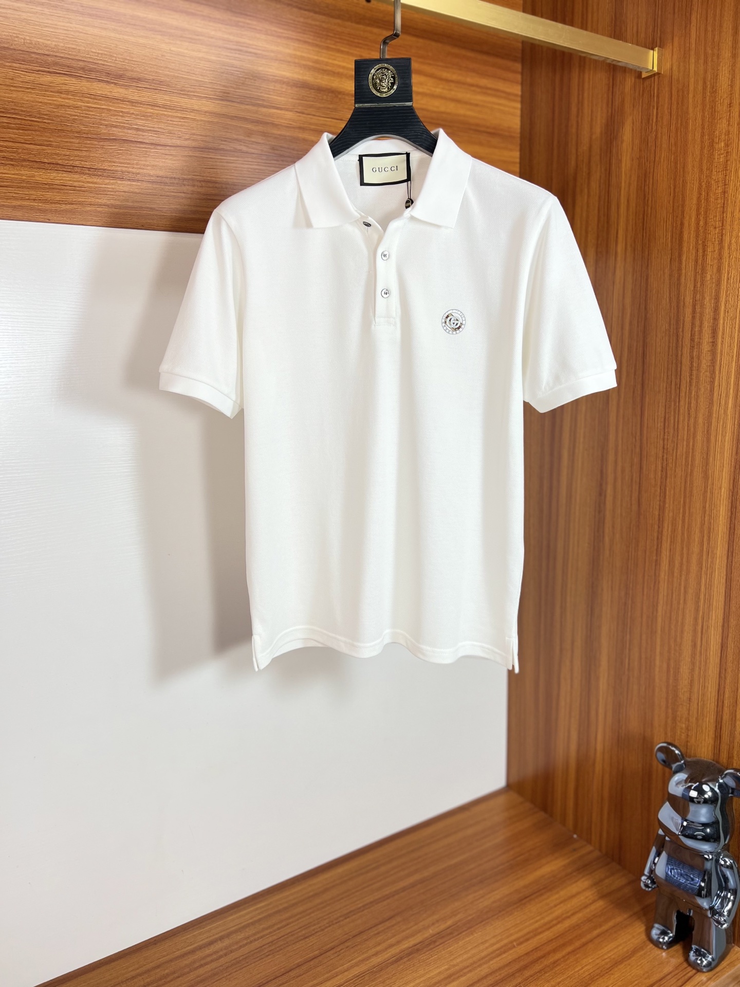 NO:162723,Gucci/Gucci New products for spring and summer 2025 are available in new products, complete three standards, lapel short-sleeved POLO shirt, no need to introduce too much good products, look at the details, counter number M-XXXL /140 suggestions L,,,gucci, T-shirt, alexander wang19860909Gucci/古奇 2025年春夏新品上新 三标齐全 翻领短袖POLO衫 好货不用过多介绍 看细节 专柜码数M-XXXL /140建议L,,,gucci,T-shirt,alexander wang,Men's clothing