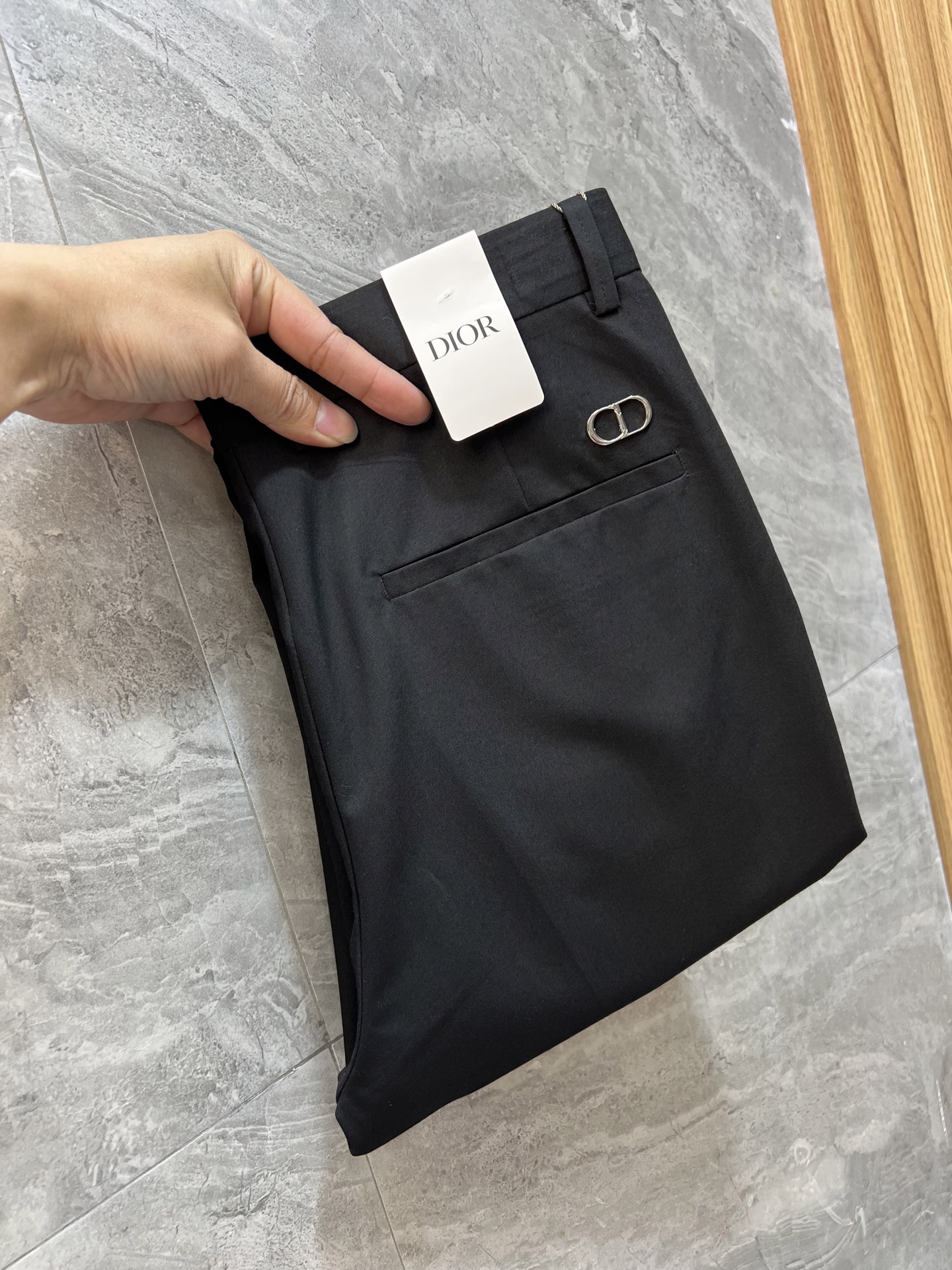 NO:156077,Dior/Dior 2025 spring and summer new product, complete three-standard, nine-point pants, trousers, casual pants, good products, don't need to introduce too much, look at the details, counter number 29-36 / upper body 32 sizes,,dior,dior,alexander wang19860909Dior/迪奥 2025春夏新品 三标齐全 九分裤 西裤 休闲裤 好货不用过多介绍 看细节 专柜码数29-36 /上身32码,,dior,dior,alexander wang,Men's clothing