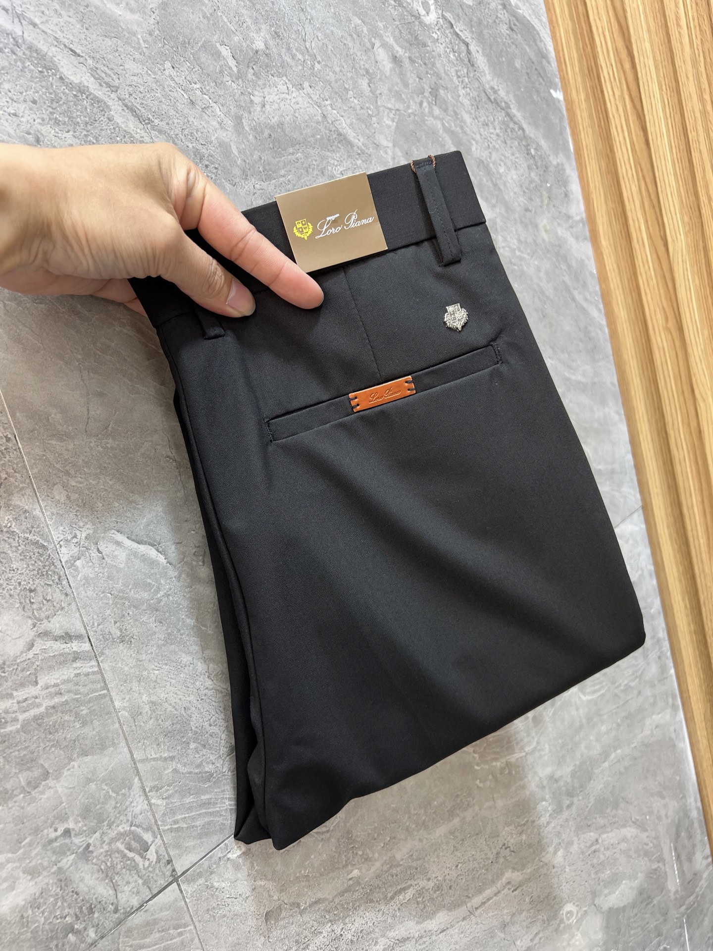 NO:153249,LP Spring and summer new products, complete three-standard, nine-point pants, trousers, casual pants, good products, don't need to introduce too much, look at the details, counter number 29-36 / 140 upper body 32 sizes,,loro piano,alexander wang19860909LP 春夏新品 三标齐全 九分裤 西裤 休闲裤 好货不用过多介绍 看细节 专柜码数29-36 /140上身32码,,loro piana,alexander wang,Men's clothing