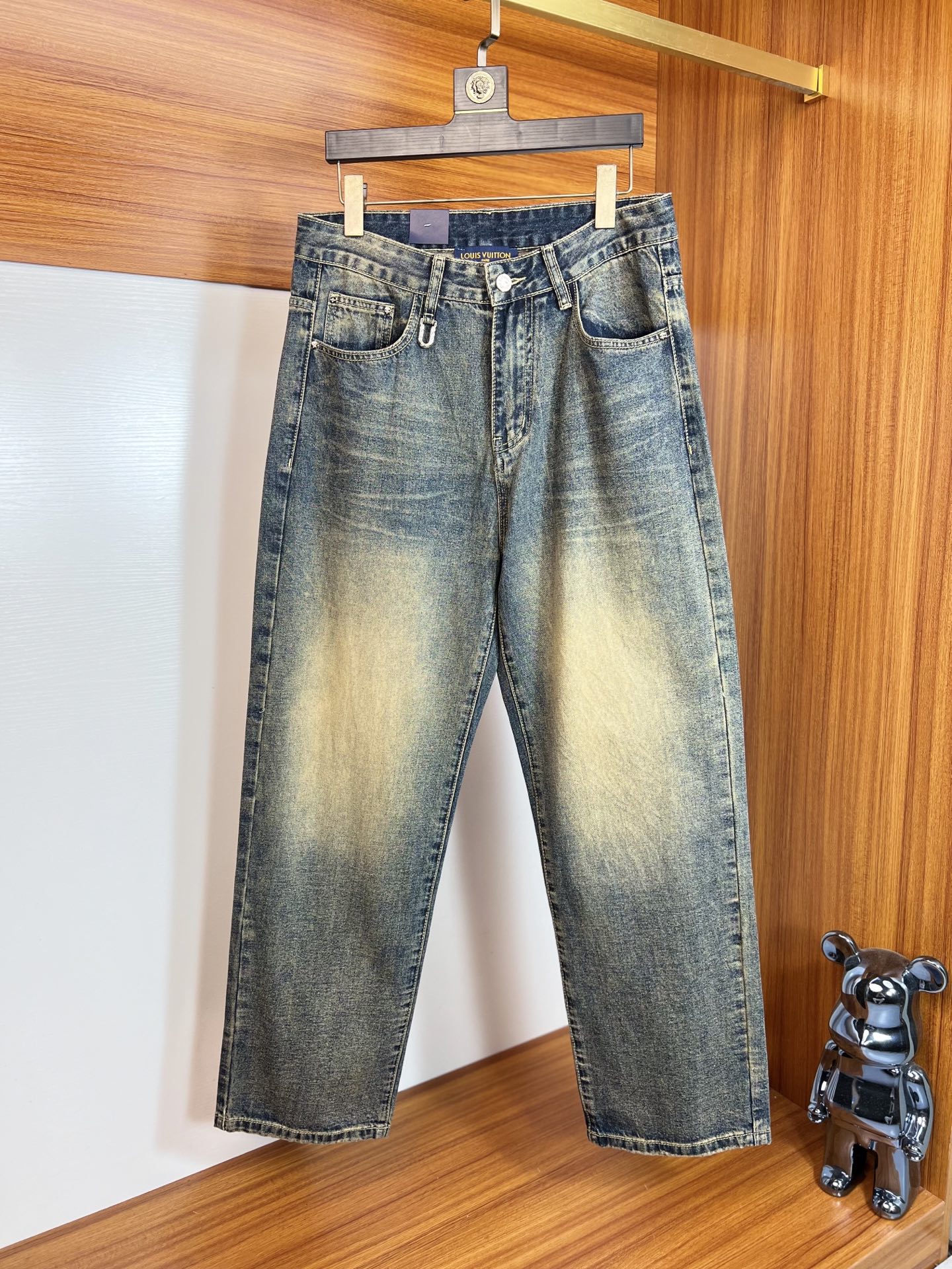 NO:156072,LV/Louis Vuitton 2025 Spring and Summer New Products, Complete Three Standards, Jeans, Don’t need to introduce too much good products, look at the details, Counter code 28-38 / upper body 31,,louis vuitton,louis vuitton,jeans,alexander wang19860909LV/路易威登 2025春夏新品 三标齐全 牛仔裤 好货不用过多介绍 看细节 专柜码数28-38 /上身31,,louis vuitton,louis vuitton,jeans,alexander wang,Men's clothing