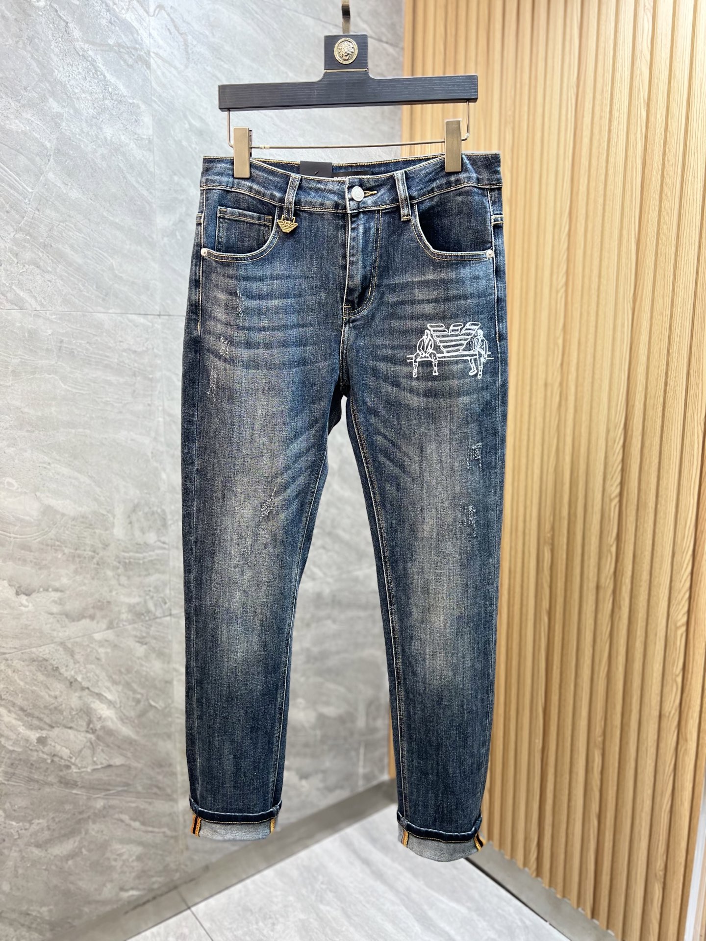 NO:137457,Armani/Armani 2025 spring and summer new products, complete three standards, jeans, good products, don't need to be introduced too much, look at the details, counter number 29-38 / 140 upper body 32,,armani,armani,jeans,alexander wang19860909Armani/阿玛尼 2025春夏新品 三标齐全 牛仔裤 好货不用过多介绍 看细节 专柜码数29-38 /140上身32码,,armani,armani,jeans,alexander wang,Men's clothing