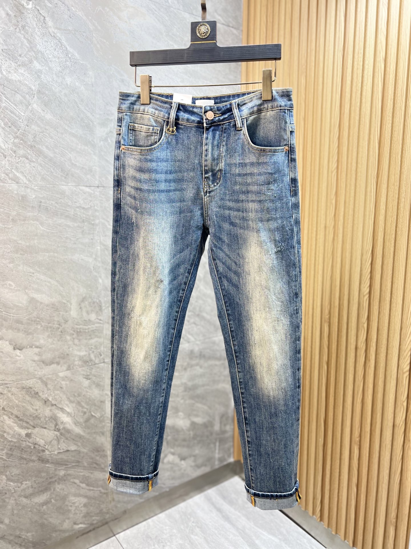 NO:137455,Dior/Dior 2025 spring and summer new products, complete three standards, jeans, good products, don't need to introduce too much, look at the details, counter number 29-38 / 140 upper body 32,,dior,dior,jeans,alexander wang19860909Dior/迪奥 2025春夏新品 三标齐全 牛仔裤 好货不用过多介绍 看细节 专柜码数29-38 /140上身32码,,dior,dior,jeans,alexander wang,Men's clothing