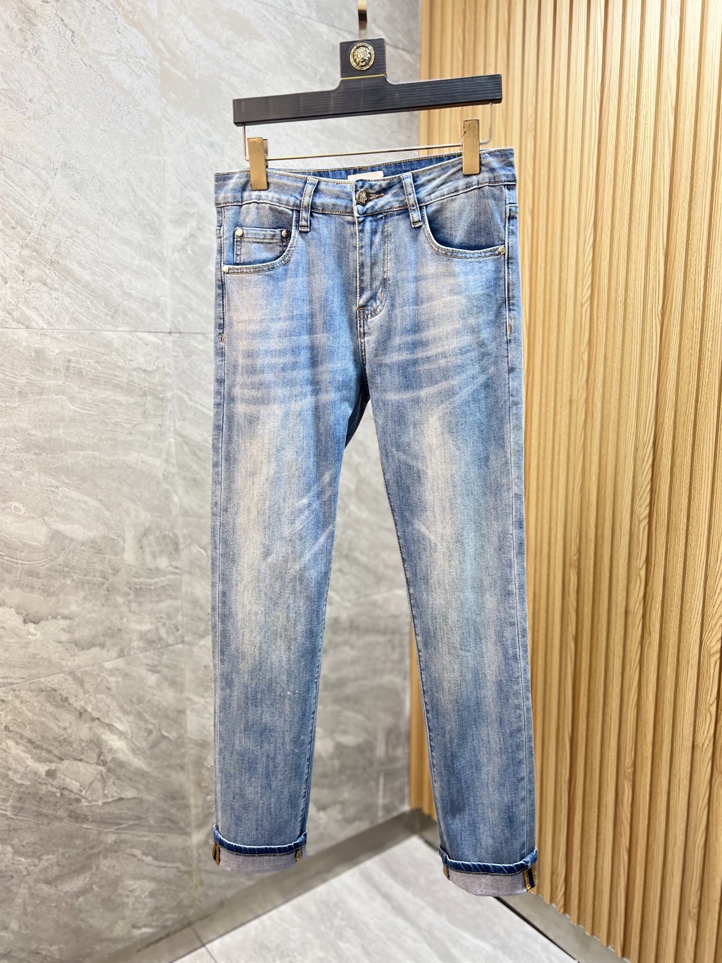 NO:137442,Moncler/家口 2025 spring and summer new product, complete three standards, jeans, good products, don't need to be introduced too much, look at the details, counter number 29-38 / 140 upper body 32,,christian louboutin,Moncler,jeans,alexander wang19860909Moncler/蒙口 2025春夏新品 三标齐全 牛仔裤 好货不用过多介绍 看细节 专柜码数29-38 /140上身32码,,christian louboutin,Moncler,jeans,alexander wang,Men's clothing