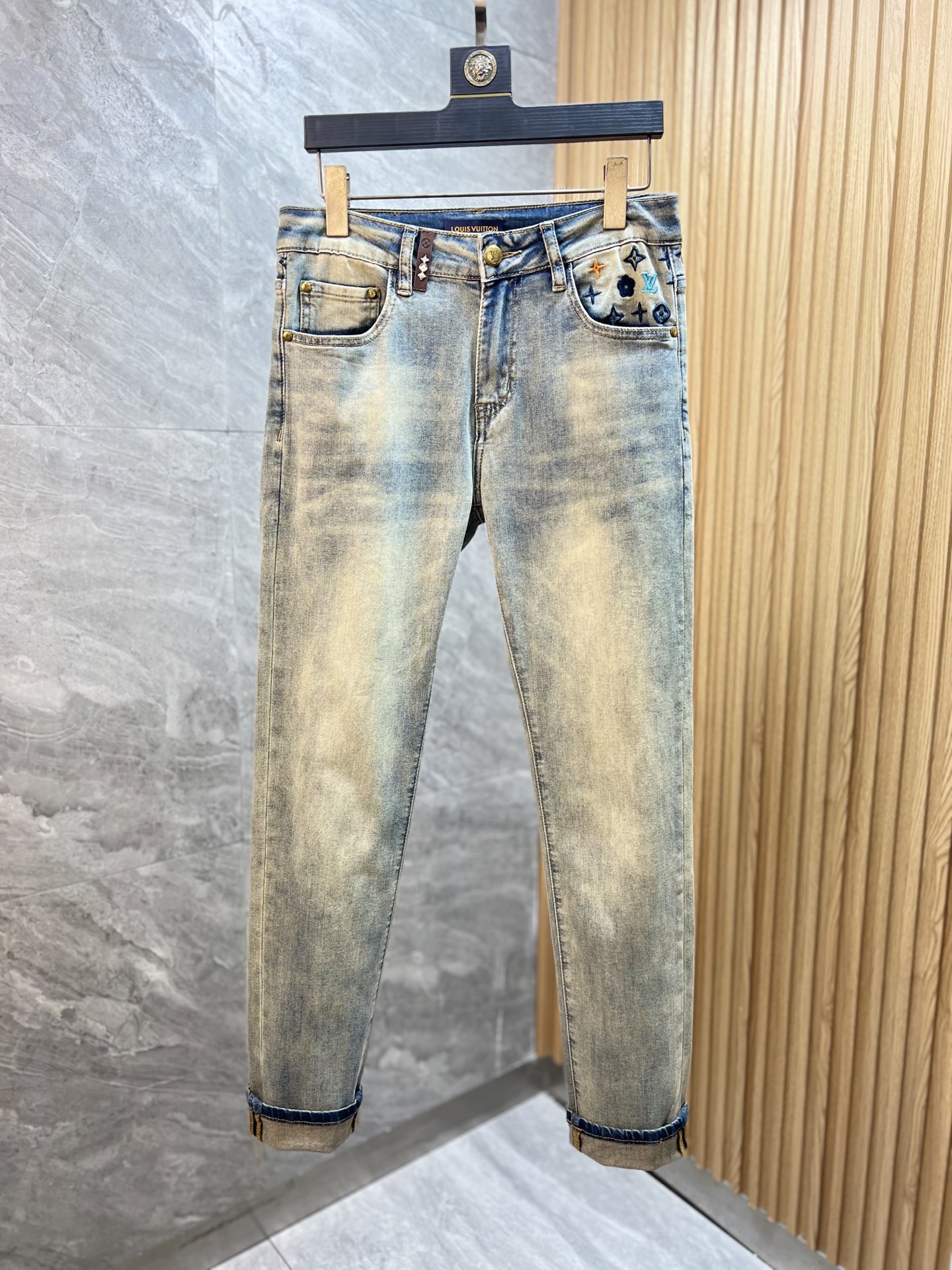 NO:137439,LV/Louis Vuitton 2025 Spring and Summer New Products, Complete Three Standards, Jeans, Good Products, Don’t need to introduce too much, look at the details, Counter codes 29-38 / 140 upper body 32,,louis vuitton,louis vuitton,jeans,alexander wang19860909LV/路易威登 2025春夏新品 三标齐全 牛仔裤 好货不用过多介绍 看细节 专柜码数29-38 /140上身32码,,louis vuitton,louis vuitton,jeans,alexander wang,Men's clothing