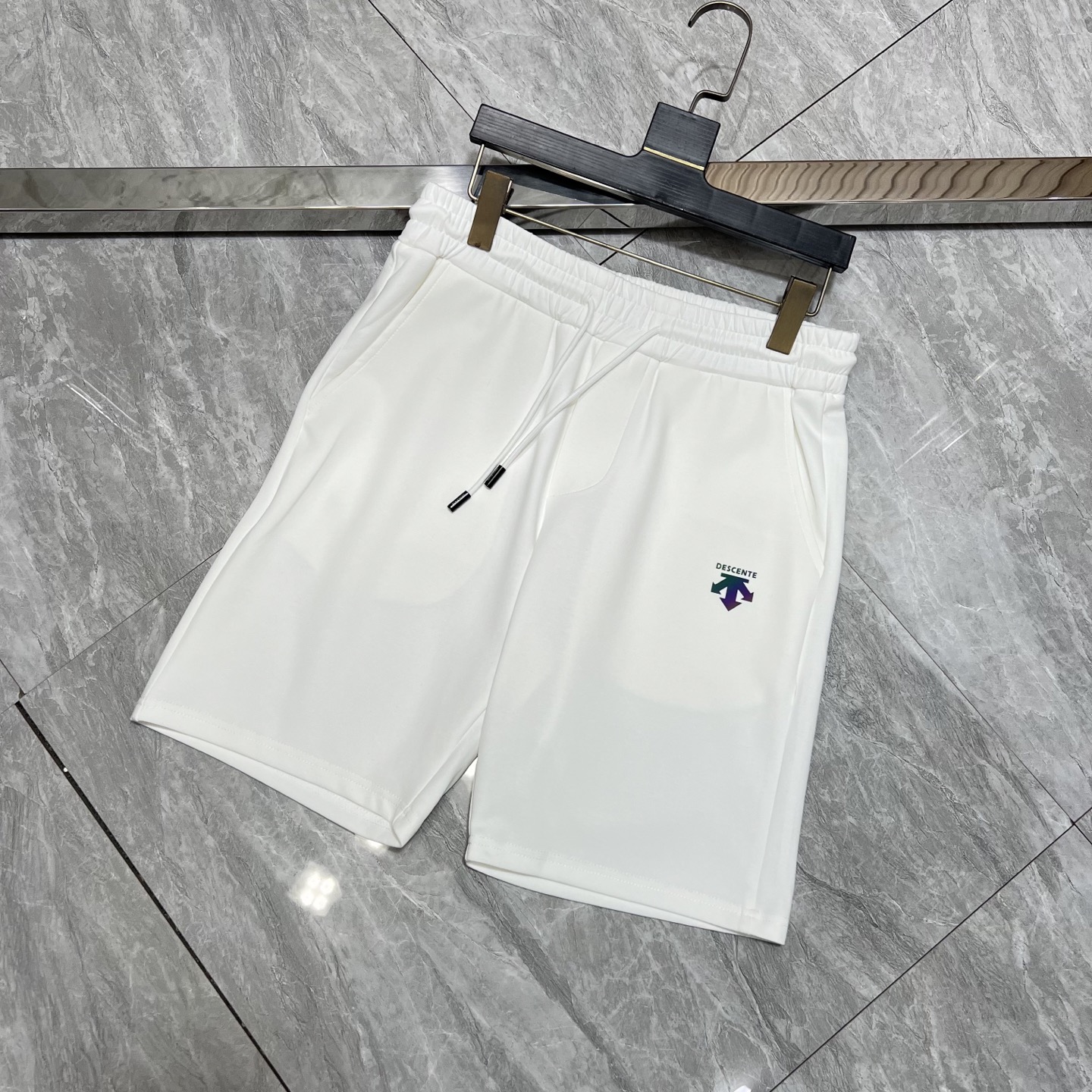 NO:141785,DiSanter 2025 spring and summer new product, complete three standards, elastic strap five-point casual pants and shorts, good products do not need to be introduced too much, look at the details, counter number M-XXXL /140 upper body suggestions L, shorts, alexander wang19860909迪桑特 2025春夏新品 三标齐全 松紧带五分休闲裤短裤 好货不用过多介绍 看细节 专柜码数M-XXXL /140上身建议L,,shorts,alexander wang,Men's clothing