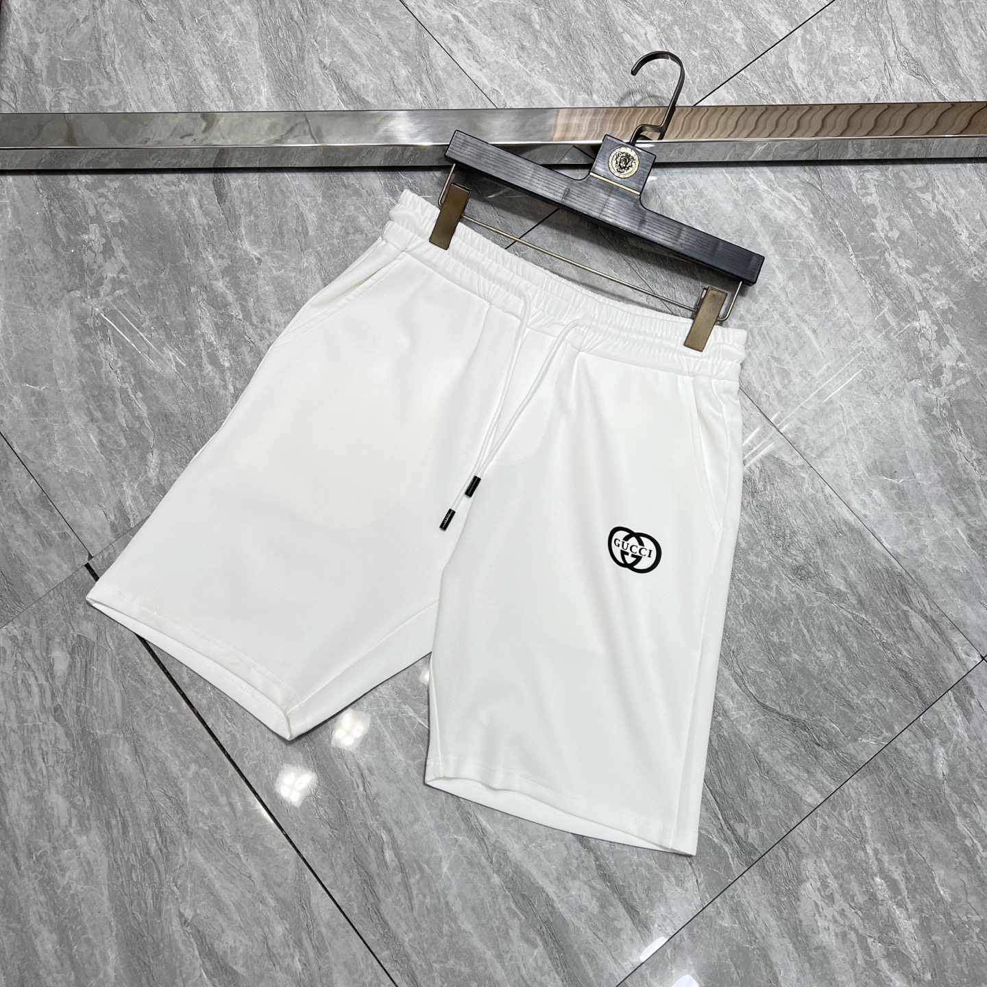 NO:141781,Gucci/Gucci 2025 spring and summer new product, complete three standards, elastic strap five-point casual pants and shorts, good products do not need to be introduced too much, look at the details, counter number M-XXXL /140 upper body suggestions L,,gucci, shorts, alexander wang19860909Gucci/古奇 2025春夏新品 三标齐全 松紧带五分休闲裤短裤 好货不用过多介绍 看细节 专柜码数M-XXXL /140上身建议L,,gucci,shorts,alexander wang,Men's clothing