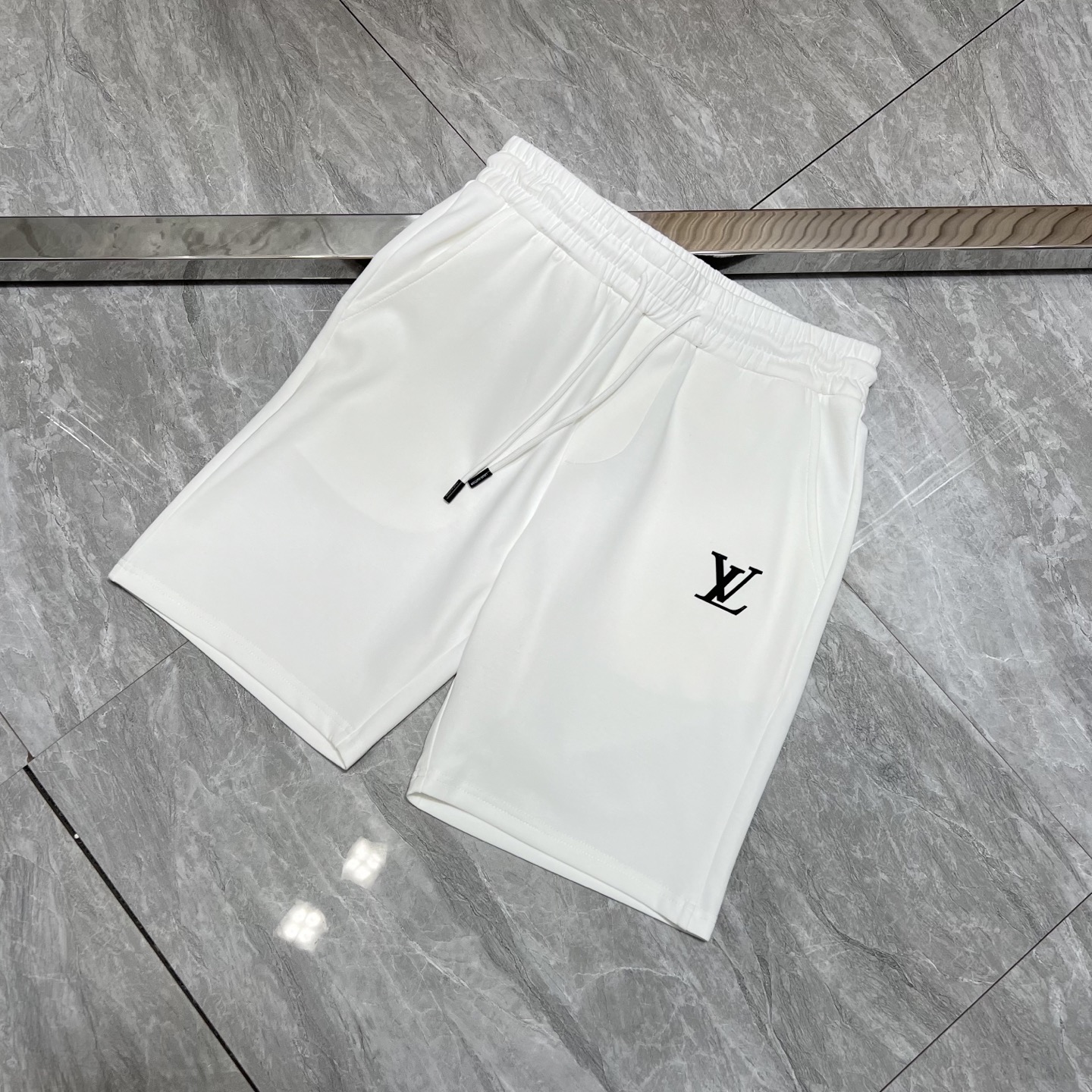 NO:141773,LV/Louis Vuitton 2025 Spring and Summer New Products, Complete Three Standards, Elastic Five-Critical Pants and Shorts, Don’t need to introduce too much good products, look at the details, Counter code M-XXXL / 140 Upper body suggestions L,,louis vuitton,louis vuitton,shorts,alexander wang19860909LV/路易威登 2025春夏新品 三标齐全 松紧带五分休闲裤短裤 好货不用过多介绍 看细节 专柜码数M-XXXL /140上身建议L,,louis vuitton,louis vuitton,shorts,alexander wang,Men's clothing