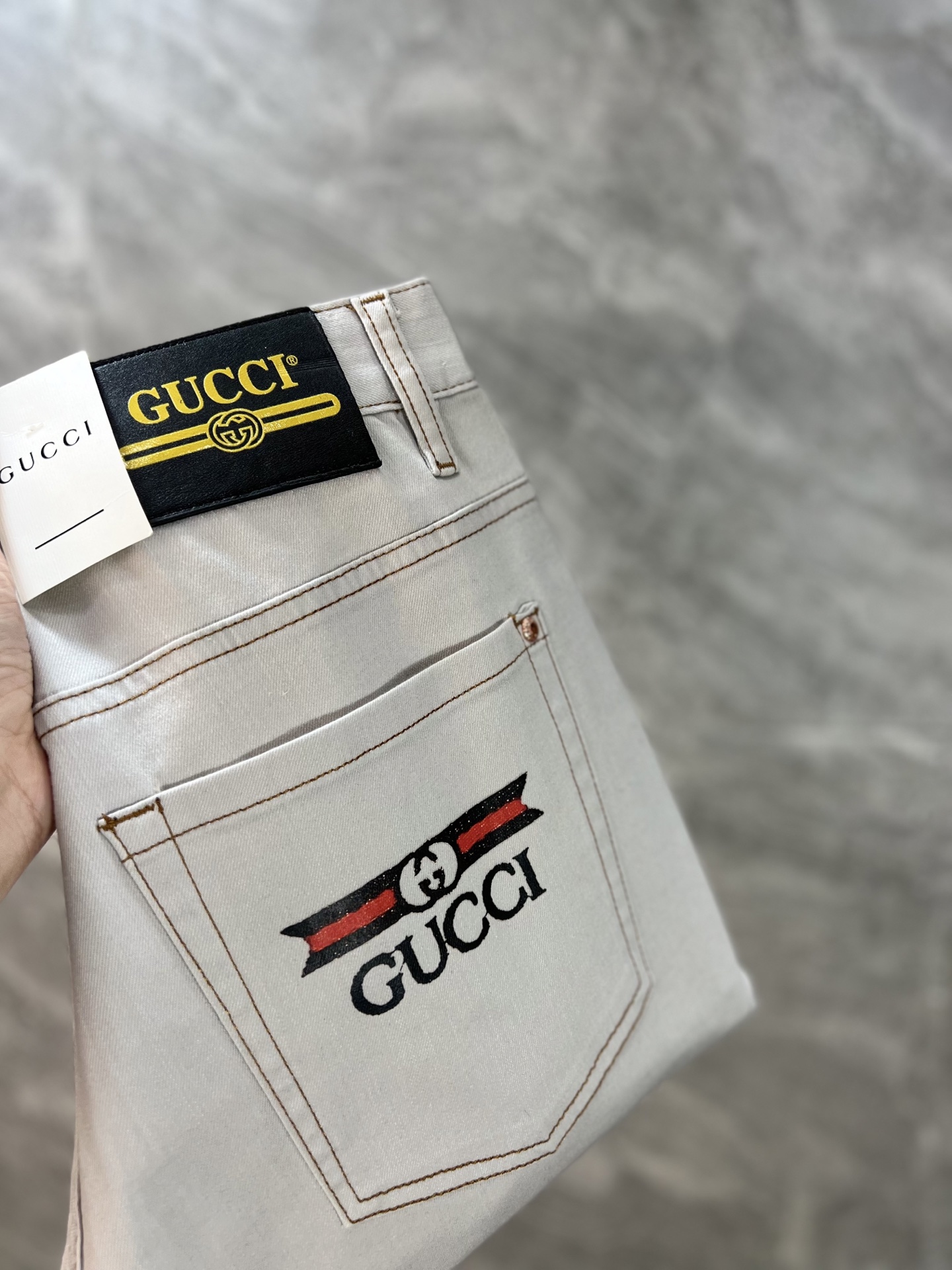 NO:141774,Gucci/Gucci 2025 Spring and Summer New Products, Complete Three Standards, Jeans, Don’t need to introduce too much good products, look at the details, the counter number is 29-38 / 140 upper body 32,,gucci,jeans,alexander wang19860909Gucci/古奇 2025春夏新品 三标齐全 牛仔裤 好货不用过多介绍 看细节 专柜码数29-38 /140上身32码,,gucci,jeans,alexander wang,Men's clothing