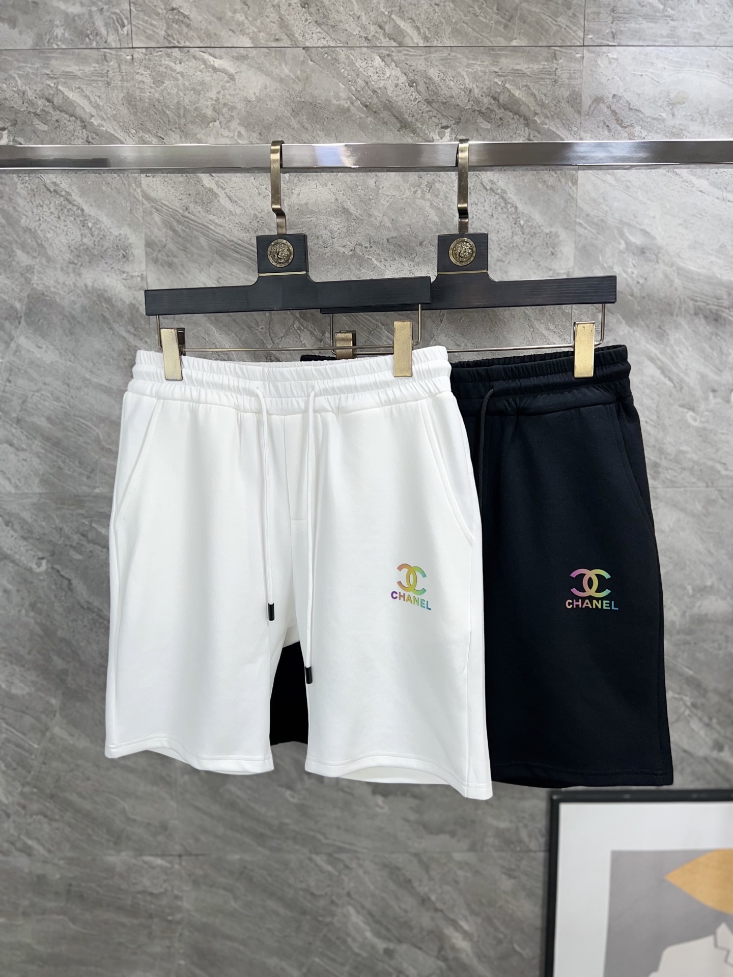 NO:428680,Charlie/Chanel 2025 spring and summer new product, complete three-standard elastic five-point casual pants and shorts. Don’t need to introduce too much good products. Look at the details. Counter code M-XXXL 175/Upper body suggestions L, chanel, shorts, alexander wang19860909Charlie/香奈儿 2025春夏新品 三标齐全 松紧带五分休闲裤短裤 好货不用过多介绍 看细节 专柜码数M-XXXL 175/上身建议L,,chanel,shorts,alexander wang,Men's clothing