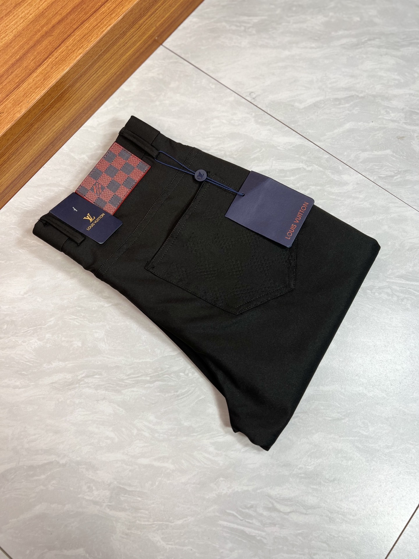 NO:503454,, LV/Louis Vuitton 2025 Spring and Summer New Products, Complete Three Standards, Trousers, Casual Pants, Good Products, Don’t need to introduce too much, look at the details, Counter codes 29-36 / 140 upper body 32 sizes,,louis vuitton,louis vuitton,alexander wang19860909, LV/路易威登 2025春夏新品 三标齐全 西裤 休闲裤 好货不用过多介绍 看细节 专柜码数29-36 /140上身32码,,louis vuitton,louis vuitton,alexander wang,Men's clothing