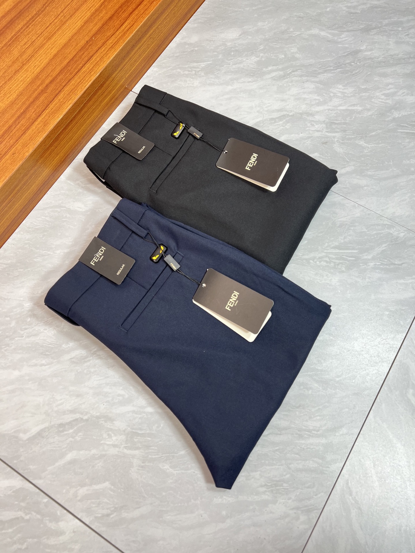 NO:503458,, Fendi/Fendi 2025 spring and summer new product, complete three-standard trousers, casual pants, good products, don't need to introduce too much, look at the details, counter number 29-36 / 140 upper body 32 sizes,,fendi,fendi,alexander wang19860909, Fendi/芬迪 2025春夏新品 三标齐全 西裤 休闲裤 好货不用过多介绍 看细节 专柜码数29-36 /140上身32码,,fendi,fendi,alexander wang,Men's clothing