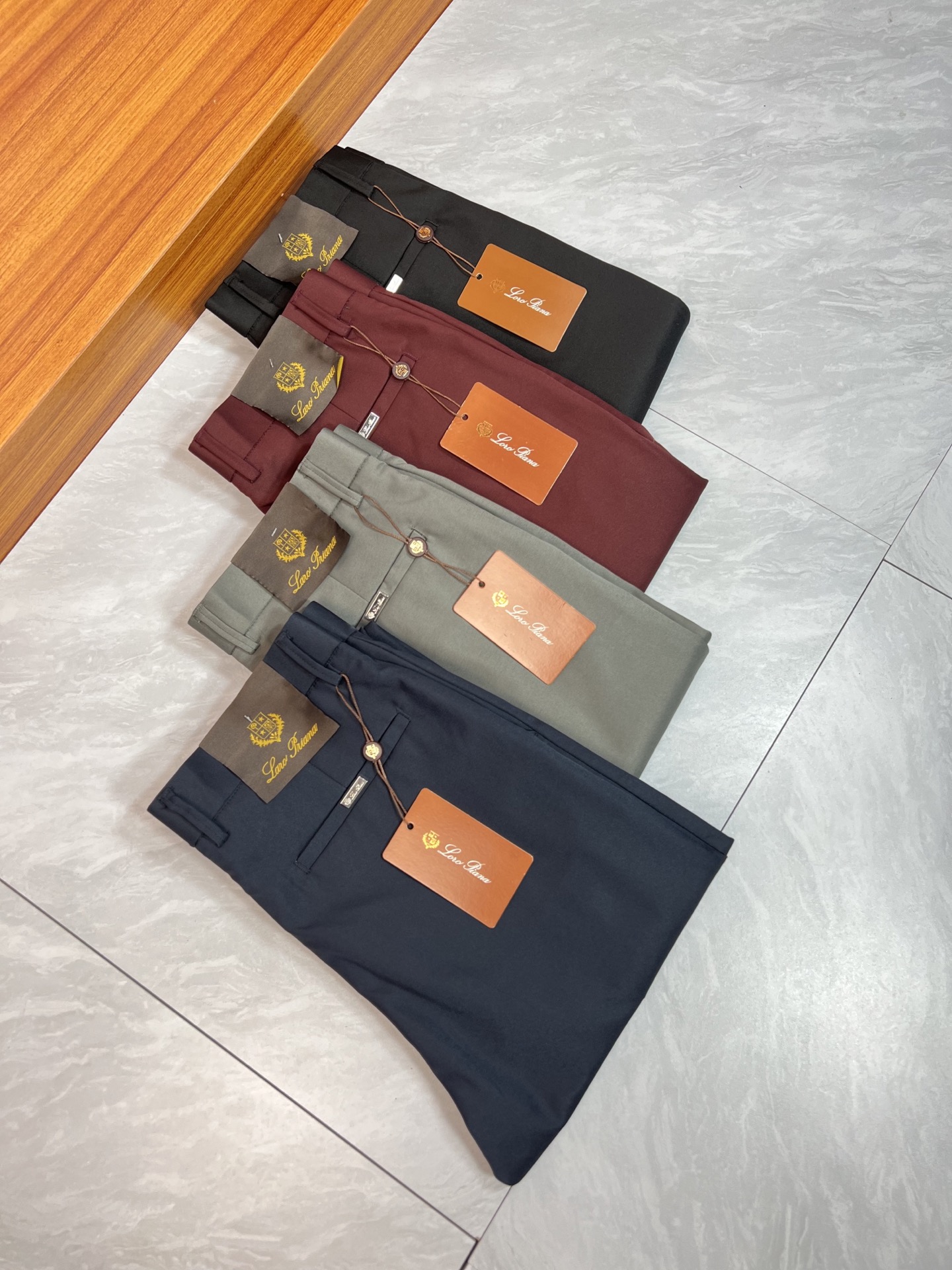 NO:503482,LP Spring and summer new products, complete three-standard trousers, casual pants, good products, don't need to introduce too much, look at the details, counter number 29-36 / 140 upper body 32 sizes,,loro piano,alexander wang19860909LP 春夏新品 三标齐全 西裤 休闲裤 好货不用过多介绍 看细节 专柜码数29-36 /140上身32码,,loro piana,alexander wang,Men's clothing