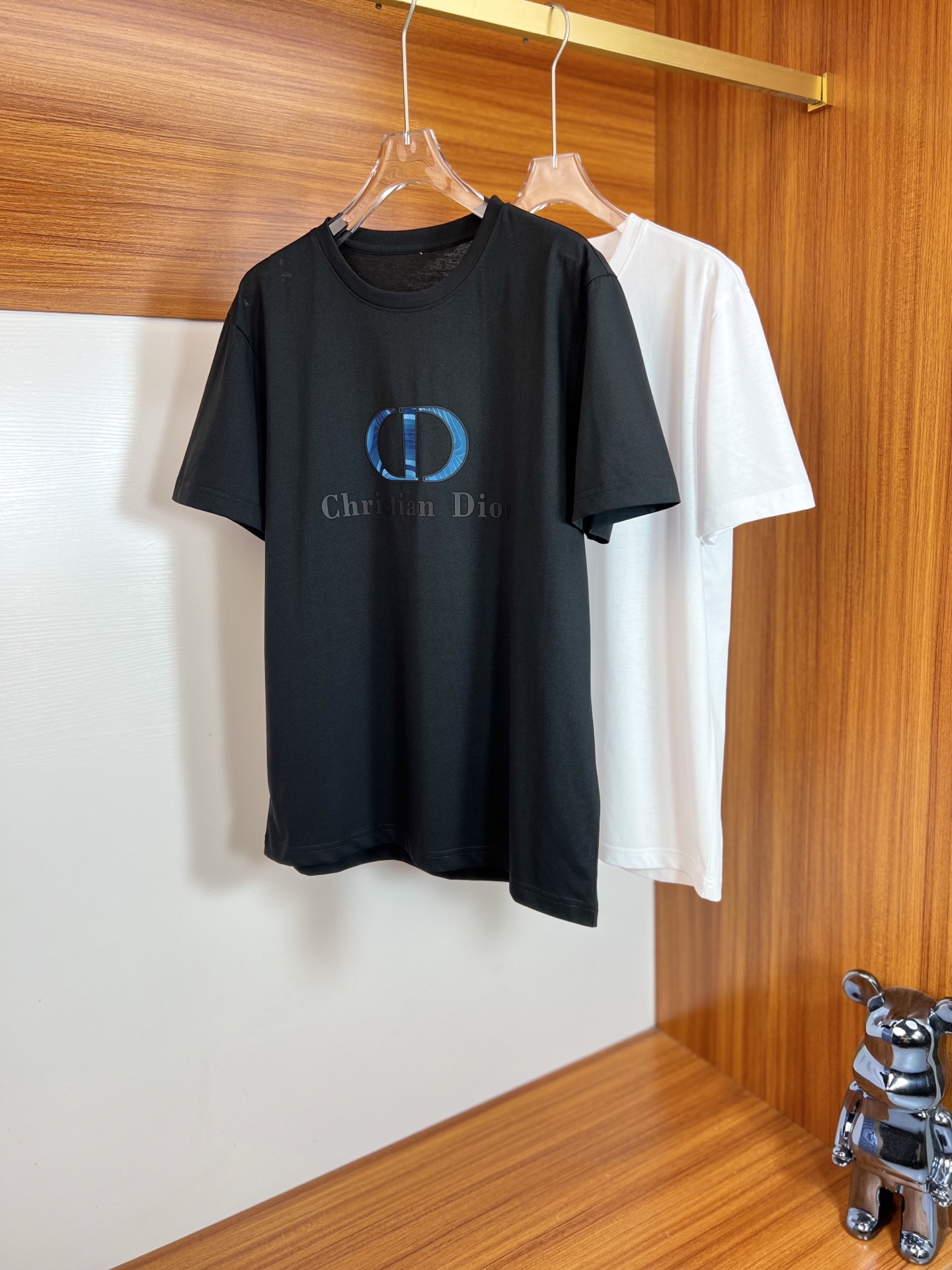 NO:134520,Dior/Dior 2025 spring and summer new products are available, complete three standards, round neck short-sleeved T-shirt, no need to introduce the good products too much, look at the details, counter number M-6XL 175/140 suggestion XL,,dior,dior,T-shirt,tees,t-shirt,alexander wang19860909Dior/迪奥 2025年春夏新品上新 三标齐全 圆领短袖T恤 好货不用过多介绍 看细节 专柜码数M-6XL 175/140建议XL,,dior,dior,T-shirt,tees，t-shirt,alexander wang,Men's clothing