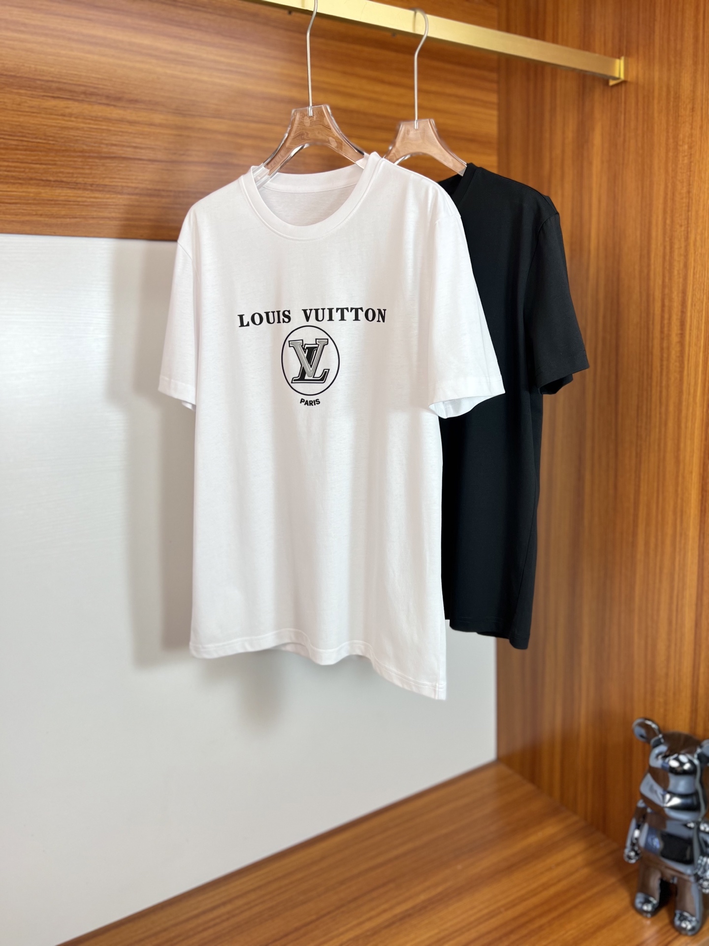 NO:134523,LV/Louis Vuitton 2025 Spring and Summer New Products are available, Three Standards Complete Round Neck Short-Sleeve T-Shirts Don't need to introduce too much good products, look at the details. Counter code M-6XL 175/140 Recommended XL,,louis vuitton,louis vuitton,T-shirt,tees,t-shirt,alexander wang19860909LV/路易威登 2025年春夏新品上新 三标齐全 圆领短袖T恤 好货不用过多介绍 看细节 专柜码数M-6XL 175/140建议XL,,louis vuitton,louis vuitton,T-shirt,tees，t-shirt,alexander wang,Men's clothing