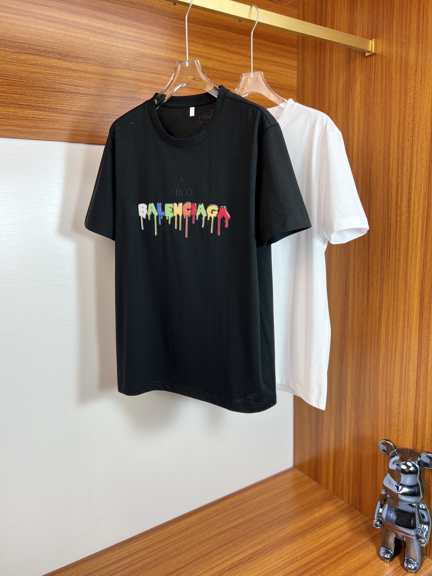 NO:134526,Balenciaga/Balenciaga New products for spring and summer 2025 are available in new products, complete three standards, round neck short-sleeved T-shirts, good products do not need to be introduced too much, look at the details, counter code number M-6XL 175/140 suggestion XL,,balenciaga,balenciaga,T-shirt,tees,t-shirt,alexander wang19860909Balenciaga/巴黎世家 2025年春夏新品上新 三标齐全 圆领短袖T恤 好货不用过多介绍 看细节 专柜码数M-6XL 175/140建议XL,,balenciaga,balenciaga,T-shirt,tees，t-shirt,alexander wang,Men's clothing