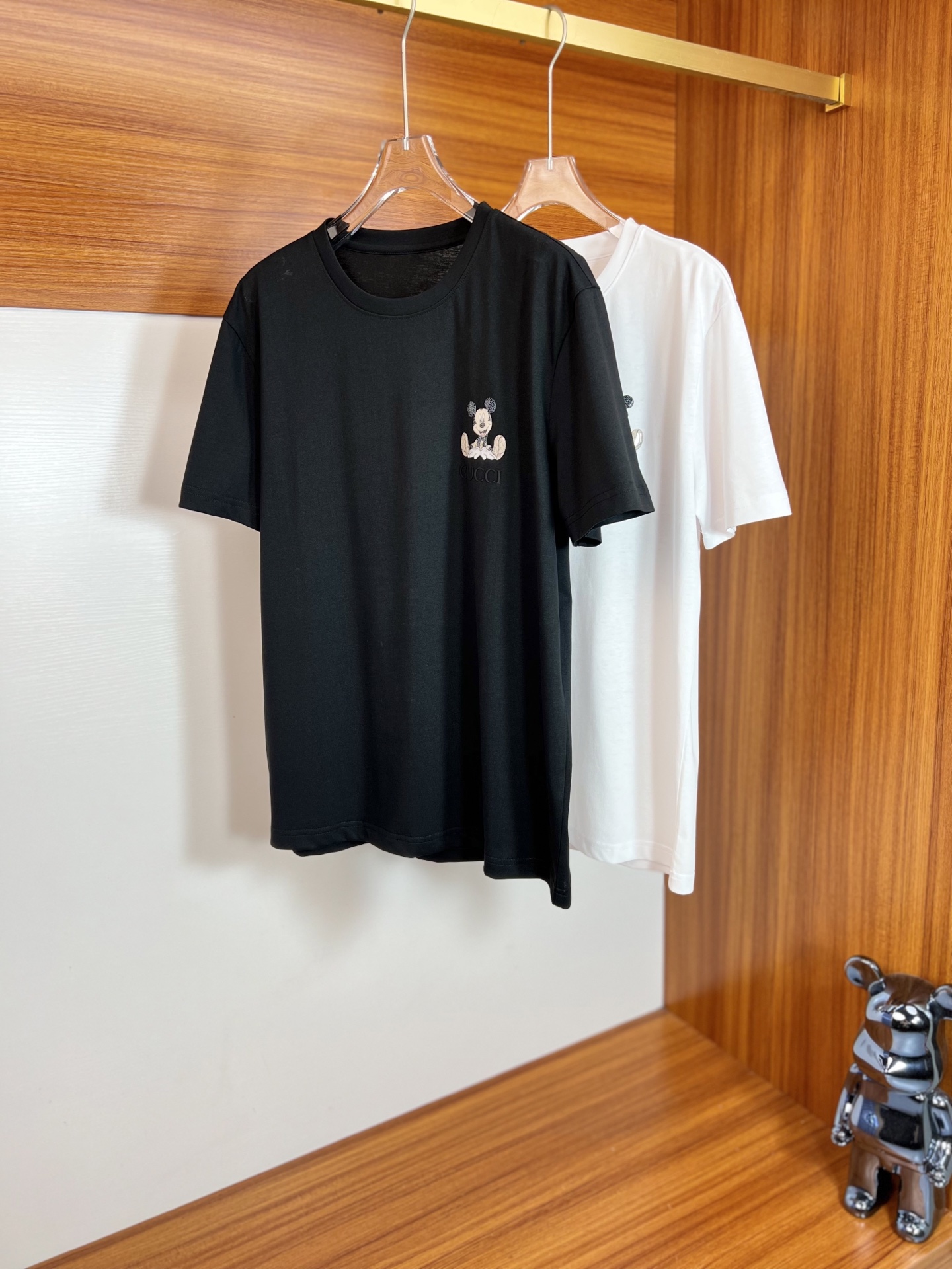 NO:134532,Gucci/Gucci New products for spring and summer 2025 are available in new products, complete three standards, round neck short-sleeved T-shirts, no need to introduce them too much, look at the details, counter code number M-6XL 175/140 suggestion XL,,gucci, T-shirt,tees, t-shirt,alexander wang19860909Gucci/古奇 2025年春夏新品上新 三标齐全 圆领短袖T恤 好货不用过多介绍 看细节 专柜码数M-6XL 175/140建议XL,,gucci,T-shirt,tees，t-shirt,alexander wang,Men's clothing