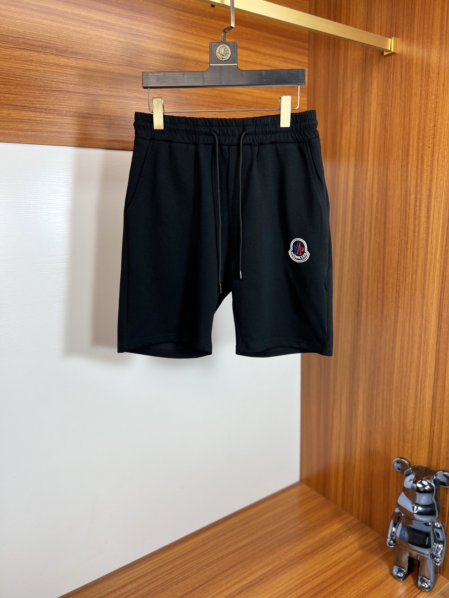 NO:927017,Moncler/Mongolian mouth 2026 spring and summer new products, complete with three labels, elastic band, casual pants and shorts, no need to introduce too much about the good products, look at the details, counter size M-XXXL 175/upper body recommended L,,,Moncler,shorts,19860909Moncler/蒙口 2026春夏新品 三标齐全 松紧带五分休闲裤短裤 好货不用过多介绍 看细节 专柜码数M-XXXL 175/上身建议L,,,Moncler,shorts,,Men's clothing