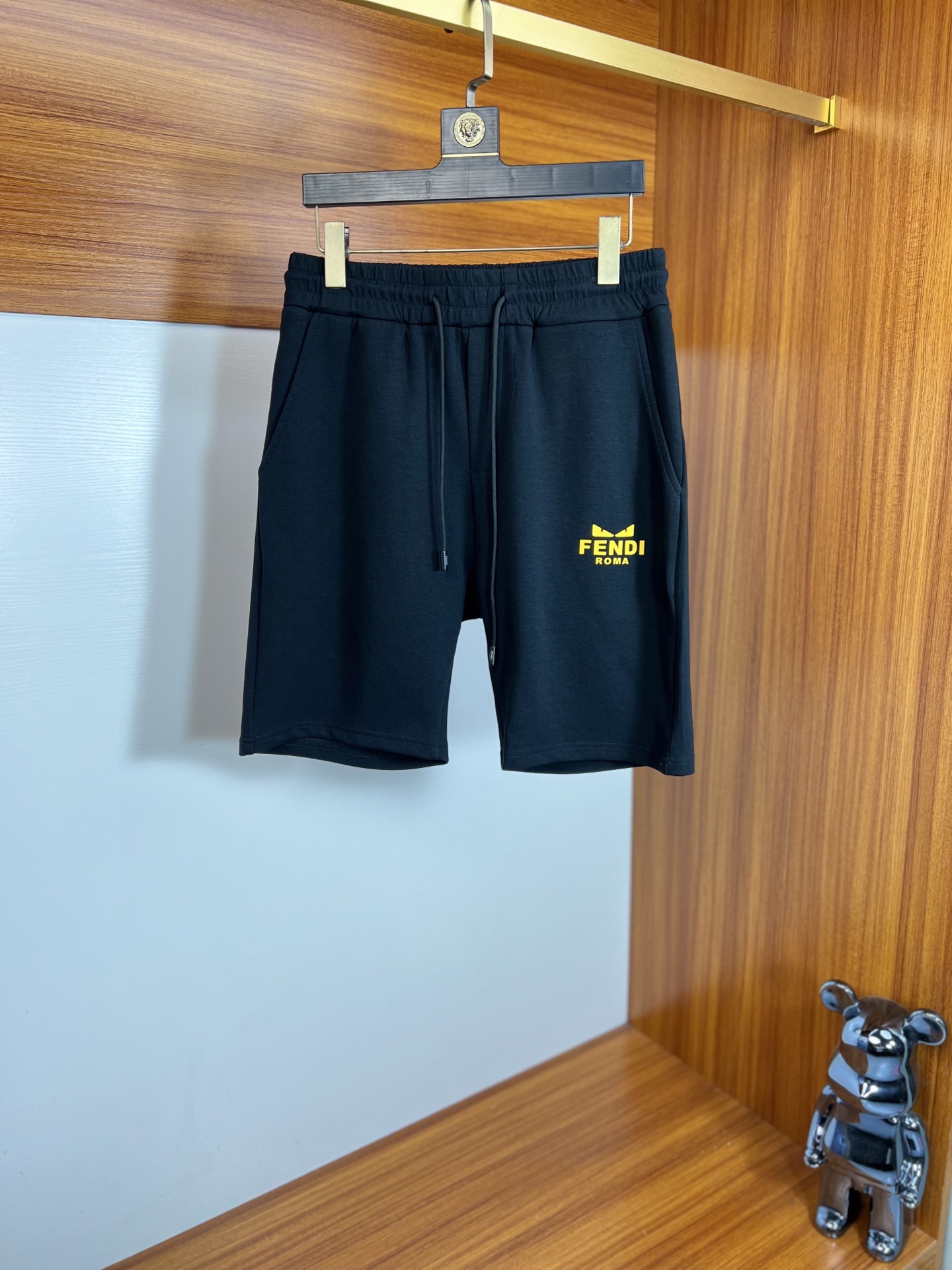 NO:926989,Fendi/Fendi 2026 spring and summer new products, complete with three labels, elastic band, casual pants and shorts, no need to introduce too much about the good products, look at the details, counter size M-XXXL 175/upper body recommended L,,,fendi,fendi,shorts,19860909Fendi/芬迪 2026春夏新品 三标齐全 松紧带五分休闲裤短裤 好货不用过多介绍 看细节 专柜码数M-XXXL 175/上身建议L,,,fendi,fendi,shorts,,Men's clothing