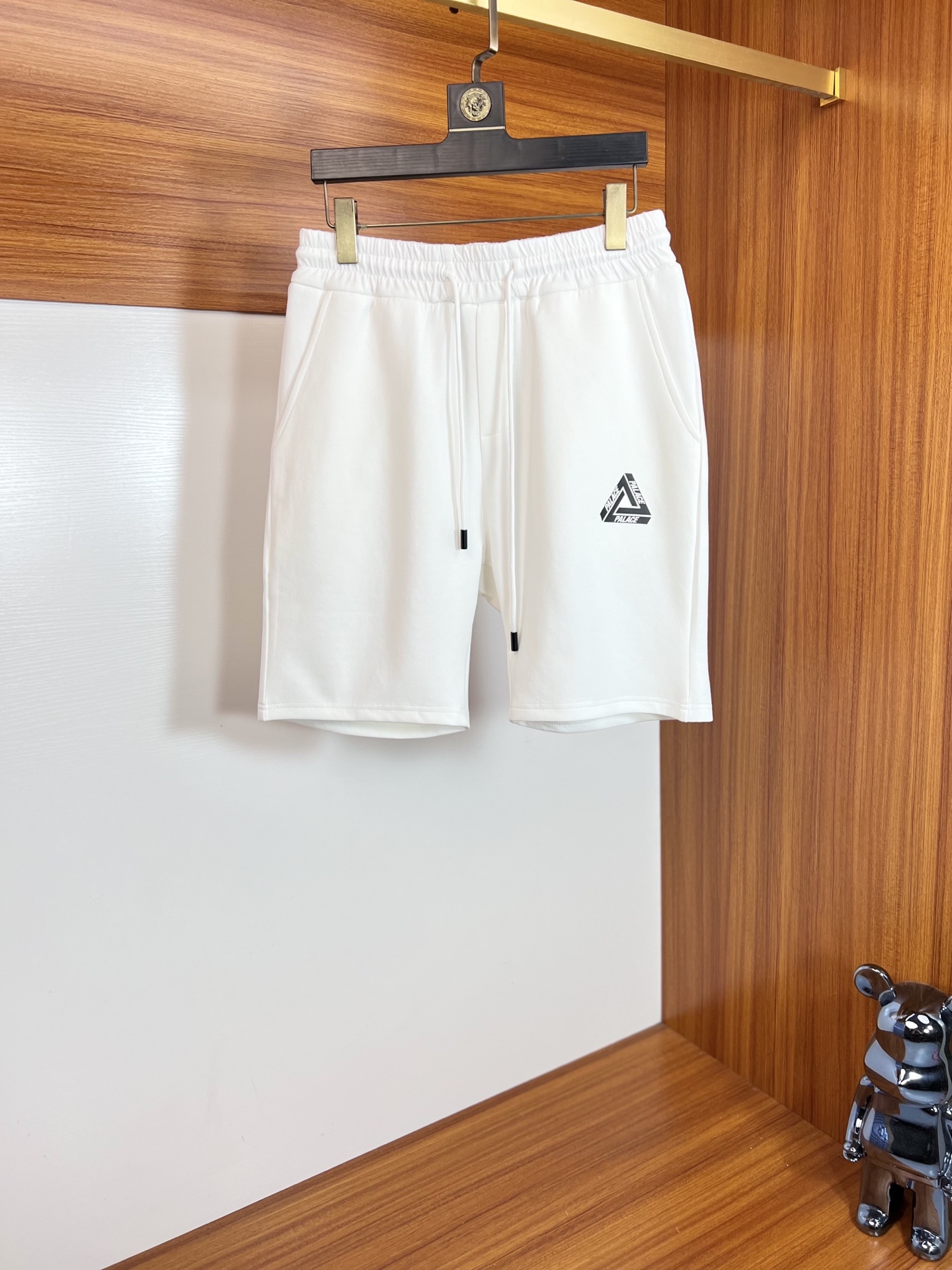 NO:471800,PALACE 2025 spring and summer new product, complete three standards, elastic five-point casual pants and shorts, good products do not need to be introduced too much, look at the details, counter number M-XXXL 175/upper body suggestions L,,, shorts, alexander wang19860909PALACE 2025春夏新品 三标齐全 松紧带五分休闲裤短裤 好货不用过多介绍 看细节 专柜码数M-XXXL 175/上身建议L,,,shorts,alexander wang,Men's clothing