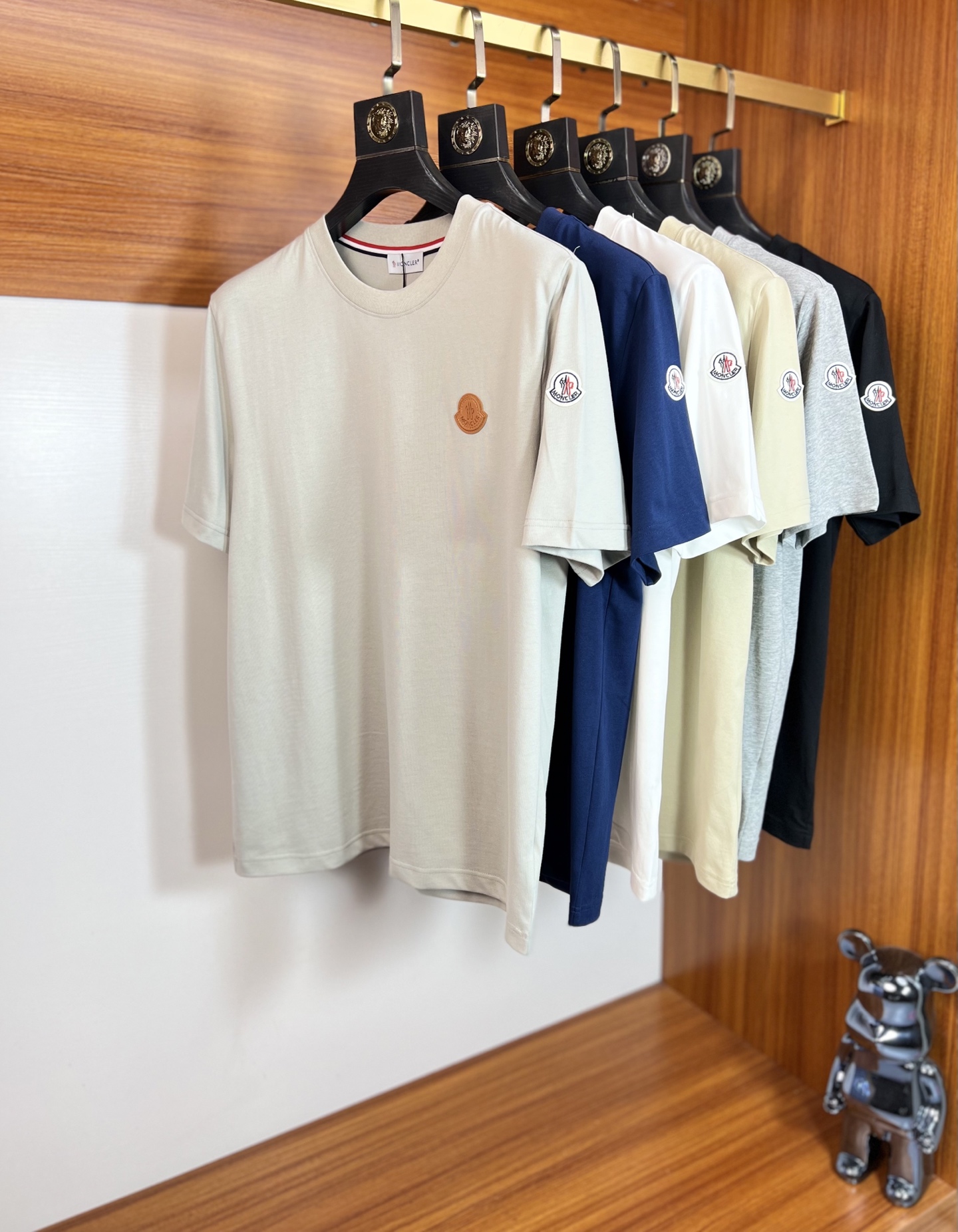 NO:415914,Moncler/Monkey 2025 Spring and Summer New Products are available, Three Standards Complete Round Neck Short-Sleeve T-shirts, Don’t need to introduce too much good products, look at the details, Counter Code S-XL /140 Suggestions M,,,Moncler,T-shirt,tees,t-shirt,alexander wang19860909Moncler/蒙口 2025年春夏新品上新 三标齐全 圆领短袖T恤 好货不用过多介绍 看细节 专柜码数S-XL /140建议M ,,,Moncler,T-shirt,tees，t-shirt,alexander wang,Men's clothing