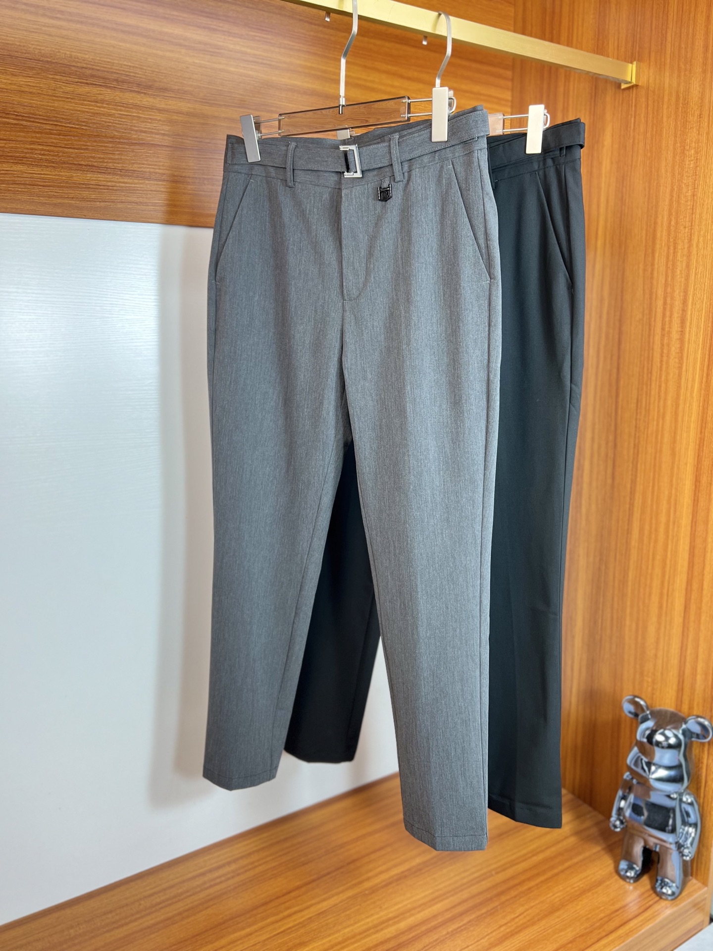 NO:510220,Burberry/Burberry 2035 Spring and Summer New Products, Complete Three Standards, Cropped Pants, Trousers, Casual Pants, Good Products, Don't need to introduce too much, look at the details, Counter code 29-36, 175/140, 32 upper body sizes,,burberry,burberry,alexander wang19860909Burberry/巴宝莉 2035春夏新品 三标齐全 九分裤 西裤 休闲裤 好货不用过多介绍 看细节 专柜码数29-36 175/140上身32码,,burberry,burberry,alexander wang,Men's clothing