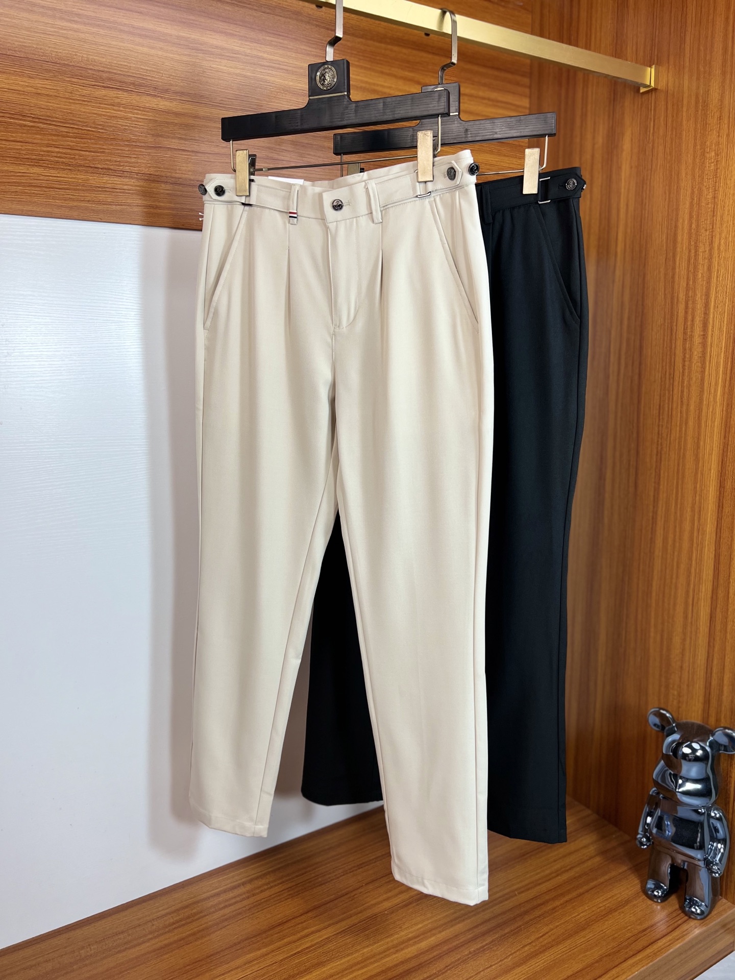NO:510229,TB 2035 Spring and Summer New Products, Complete Three Standards, Cropped Pants, Trousers, Casual Pants, Good Products, Don't need to introduce too much, look at the details, Counter code 29-36, 175/140, 32 upper body sizes,,alexander wang19860909TB 2035春夏新品 三标齐全 九分裤 西裤 休闲裤 好货不用过多介绍 看细节 专柜码数29-36 175/140上身32码,,alexander wang,Men's clothing