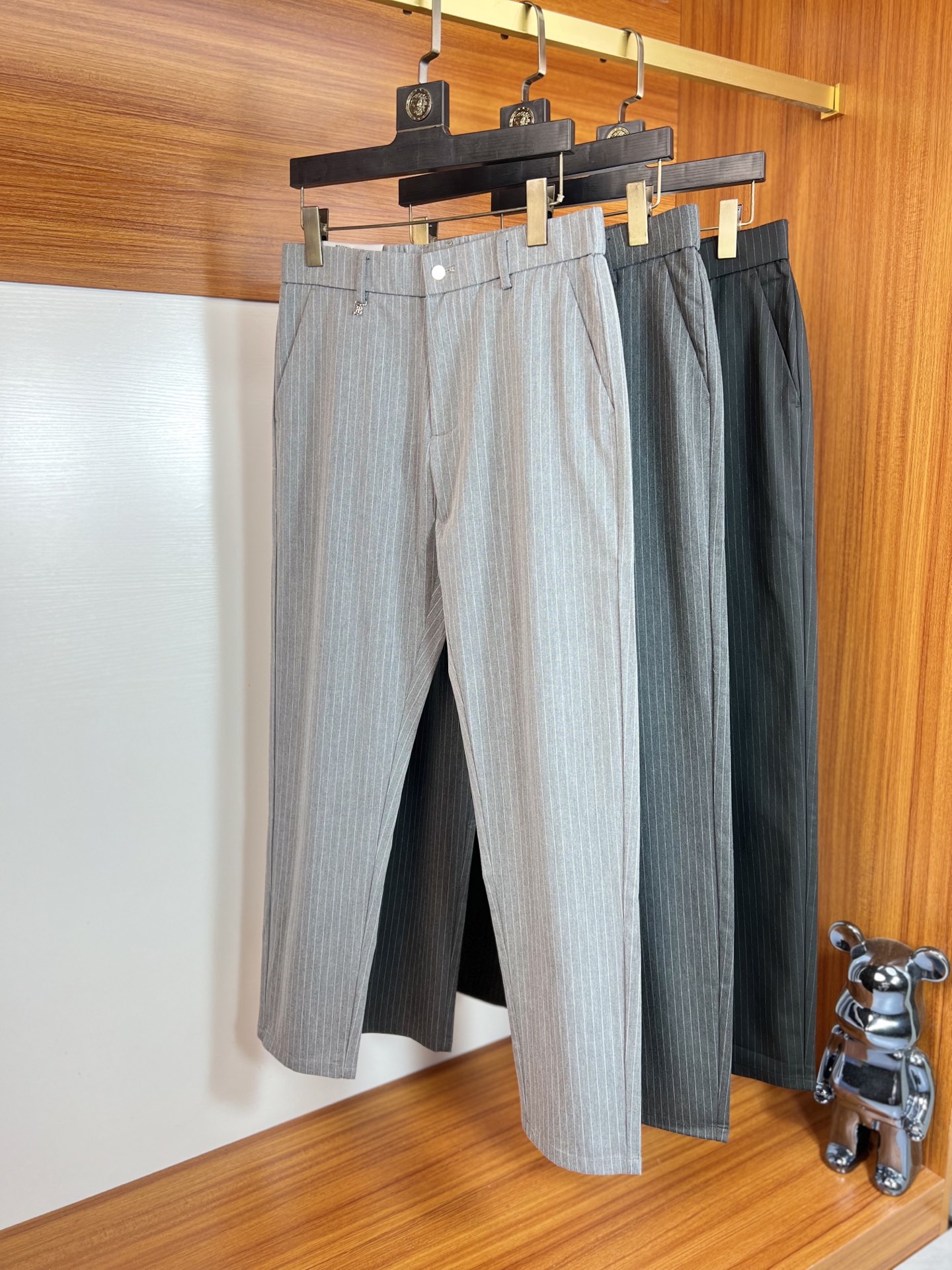 NO:156068,Burberry/Burberry 2035 Spring and Summer New Products, Complete Three Standards, Trousers, Casual Pants, Good Products, Don't need to introduce too much, look at the details, Counter code 29-36 / upper body 32,,burberry,burberry,alexander wang19860909Burberry/巴宝莉 2035春夏新品 三标齐全 西裤 休闲裤 好货不用过多介绍 看细节 专柜码数29-36 /上身32码,,burberry,burberry,alexander wang,Men's clothing