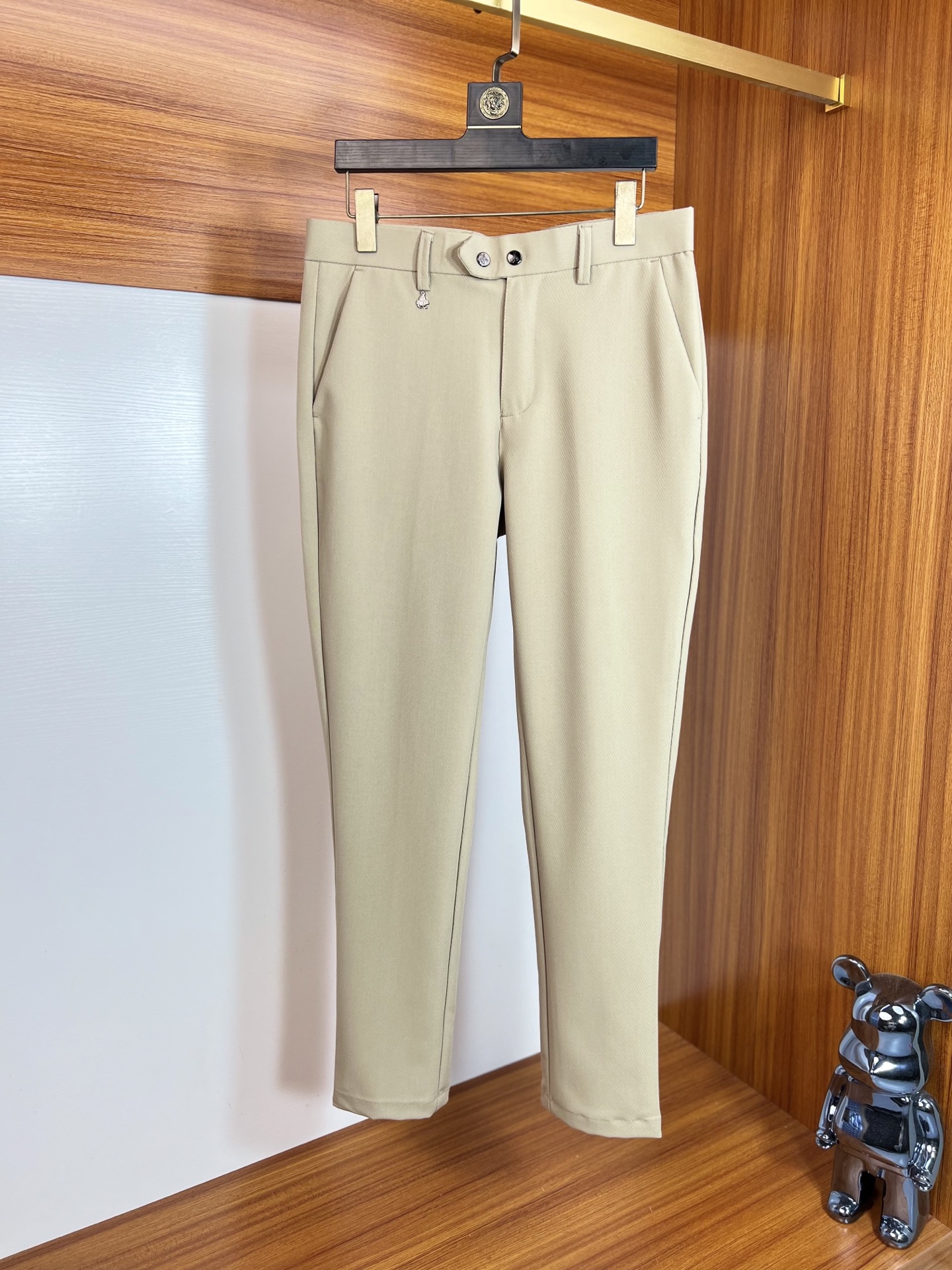 NO:510203,Prada/Prada 2035 Spring and Summer New Products, Complete Three Standards, Trousers, Casual Pants, Good Products, Don’t need to introduce too much, Look at the details, Counter code 29-36, 175/140, 32 upper body sizes,,prada,prada,alexander wang19860909Prada/普拉达 2035春夏新品 三标齐全 西裤 休闲裤 好货不用过多介绍 看细节 专柜码数29-36 175/140上身32码,,prada,prada,alexander wang,Men's clothing