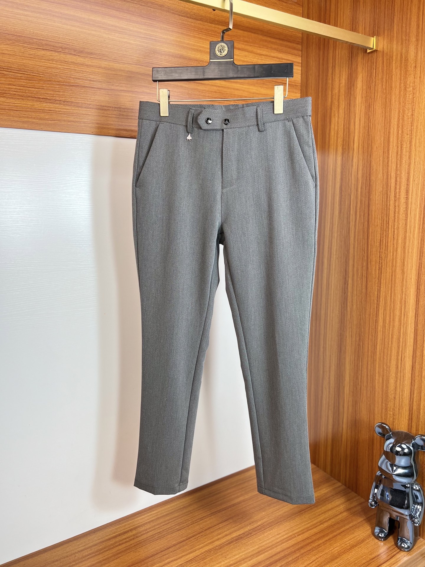 NO:510202,Prada/Prada 2035 Spring and Summer New Products, Complete Three Standards, Trousers, Casual Pants, Good Products, Don’t need to introduce too much, Look at the details, Counter code 29-36, 175/140, 32 upper body sizes,,,prada,prada,alexander wang19860909Prada/普拉达 2035春夏新品 三标齐全 西裤 休闲裤 好货不用过多介绍 看细节 专柜码数29-36 175/140上身32码 ,,,prada,prada,alexander wang,Men's clothing