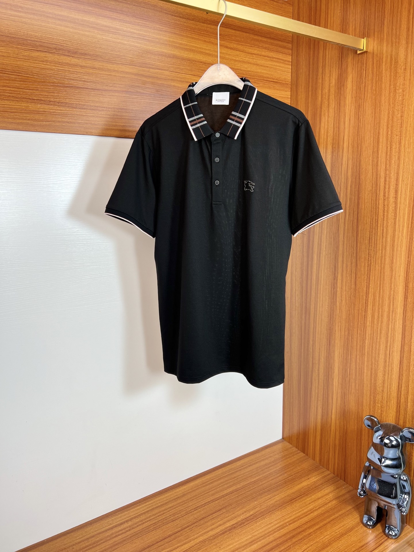 NO:159908,Burberry/Burberry New products are available in spring and summer, complete three standards, lapel short-sleeved POLO shirt, good products do not need to be introduced too much, look at the details, counter number M-XXXL 175/140 Suggestions,,,burberry,burberry,T-shirt,alexander wang19860909Burberry/巴宝莉 年春夏新品上新 三标齐全 翻领短袖POLO衫 好货不用过多介绍 看细节 专柜码数M-XXXL 175/140建议L,,,burberry,burberry,T-shirt,alexander wang,Men's clothing