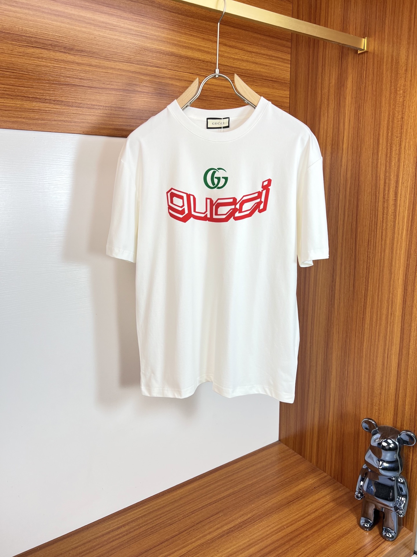 NO:138088,Gucci/Gucci New products for spring and summer 2025 are available in new products, complete three standards, round neck short-sleeved T-shirts, no need to introduce them too much, look at the details, counter number M-XXXL 175/140 Suggestions, gucci, T-shirt, tees, t-shirt, alexander wang19860909Gucci/古奇 2025年春夏新品上新 三标齐全 圆领短袖T恤 好货不用过多介绍 看细节 专柜码数M-XXXL 175/140建议L,,gucci,T-shirt,tees，t-shirt,alexander wang,Men's clothing