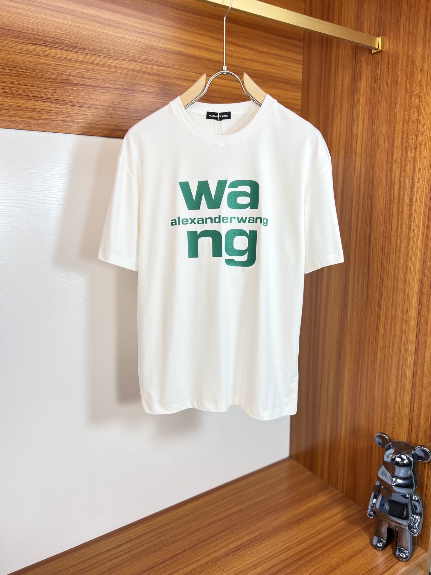 NO:137500,The pressure is great. The new products for spring and summer 2025 are available. Three standards are complete. Round neck short-sleeved T-shirt. Don’t need to introduce too much good products. Look at the details. Counter code M-XXXL 175/140. L, T-shirt,tees, t-shirt,alexander wang19860909压力山大 王 2025年春夏新品上新 三标齐全 圆领短袖T恤 好货不用过多介绍 看细节 专柜码数M-XXXL 175/140建议L,,T-shirt,tees，t-shirt,alexander wang,Men's clothing