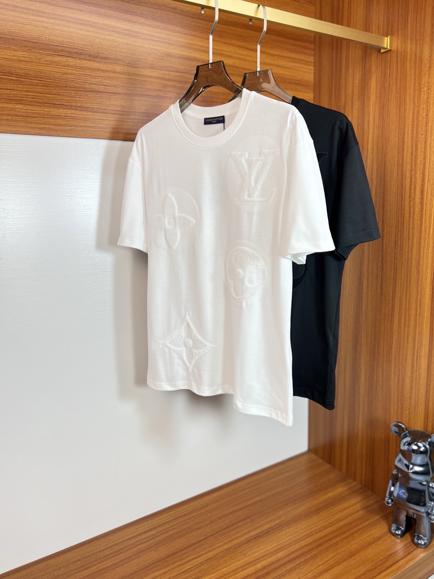 NO:140265,LV/Louis Vuitton 2025 Spring and Summer New Products are available, Three Standards Complete Round Neck Short-Sleeve T-shirts Don't need to introduce too much good products, look at the details. Counter code S-XXL /140 Suggestions M,,louis vuitton,louis vuitton,T-shirt,tees,t-shirt,alexander wang19860909LV/路易威登 2025年春夏新品上新 三标齐全 圆领短袖T恤 好货不用过多介绍 看细节 专柜码数S-XXL /140建议M,,louis vuitton,louis vuitton,T-shirt,tees，t-shirt,alexander wang,Men's clothing