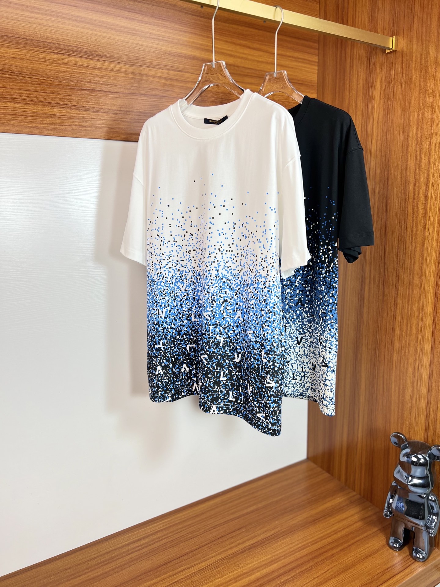 NO:140272,LV/Louis Vuitton 2025 Spring and Summer New Products are available, Three Standards Complete Round Neck Short-Sleeve T-shirts Don't need to introduce too much good products, look at the details. Counter code S-XXL /140 Suggestions M,,louis vuitton,louis vuitton,T-shirt,tees,t-shirt,alexander wang19860909LV/路易威登 2025年春夏新品上新 三标齐全 圆领短袖T恤 好货不用过多介绍 看细节 专柜码数S-XXL /140建议M,,louis vuitton,louis vuitton,T-shirt,tees，t-shirt,alexander wang,Men's clothing