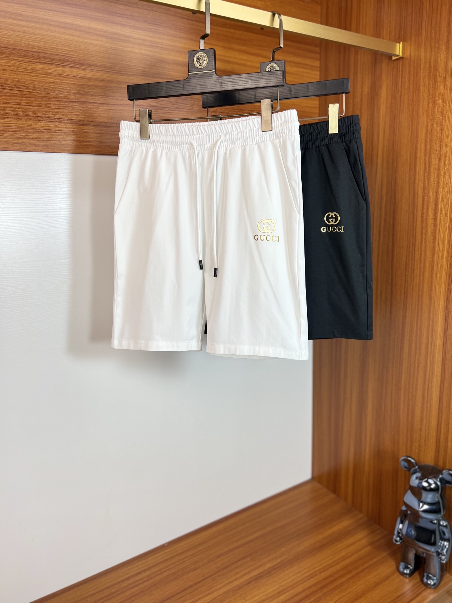 NO:140294,Gucci/Gucci 2025 spring and summer new product, complete three-standard five-point shorts, good products don’t need to be introduced too much, look at the details, counter number M-XXXL / 140 upper body suggestions L,,gucci, shorts, alexander wang19860909Gucci/古奇 2025春夏新品 三标齐全 五分短裤 好货不用过多介绍 看细节 专柜码数M-XXXL /140上身建议L,,gucci,shorts,alexander wang,Men's clothing