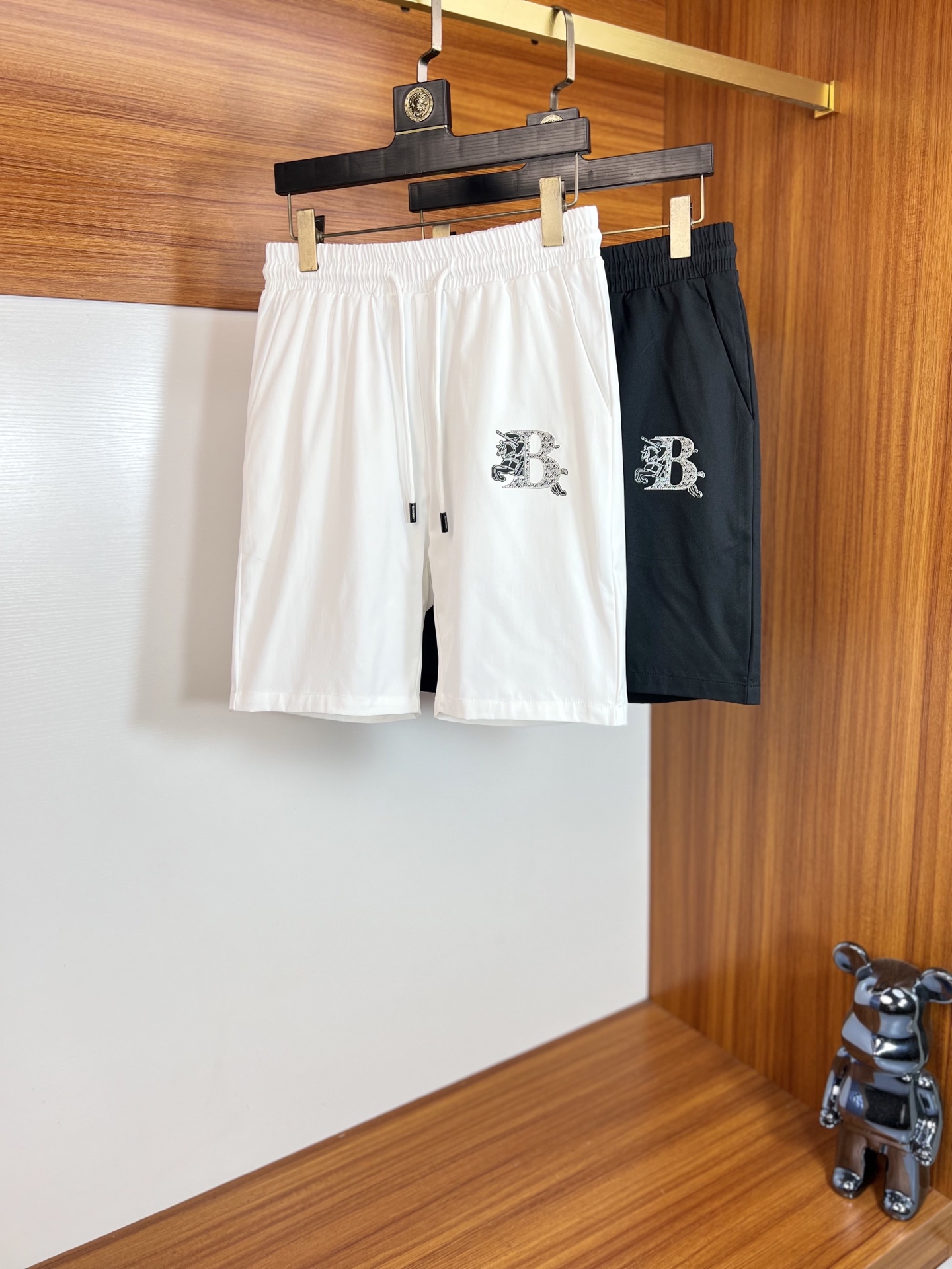 NO:415947,Burberry/Burberry 2025 spring and summer new product, complete three-standard five-point shorts, good products don’t need to be introduced too much, look at the details, counter number M-XXXL /140 upper body suggestions L, burberry, burberry, shorts, alexander wang19860909Burberry/巴宝莉 2025春夏新品 三标齐全 五分短裤 好货不用过多介绍 看细节 专柜码数M-XXXL /140上身建议L,,burberry,burberry,shorts,alexander wang,Men's clothing