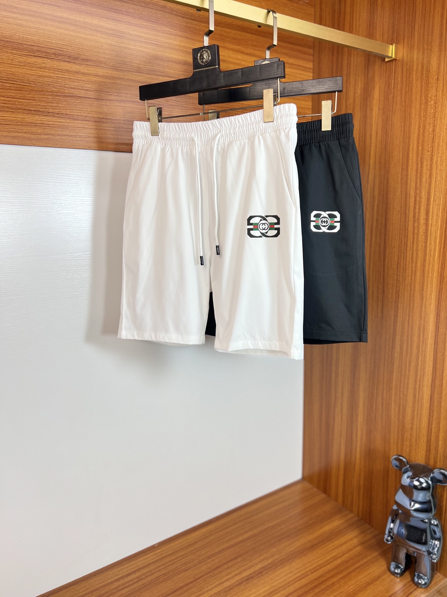 NO:415952,Gucci/Gucci 2025 spring and summer new product, complete three-standard five-point shorts, good products don’t need to be introduced too much, look at the details, counter number M-XXXL / 140 upper body suggestions L,,gucci, shorts, alexander wang19860909Gucci/古奇 2025春夏新品 三标齐全 五分短裤 好货不用过多介绍 看细节 专柜码数M-XXXL /140上身建议L,,gucci,shorts,alexander wang,Men's clothing