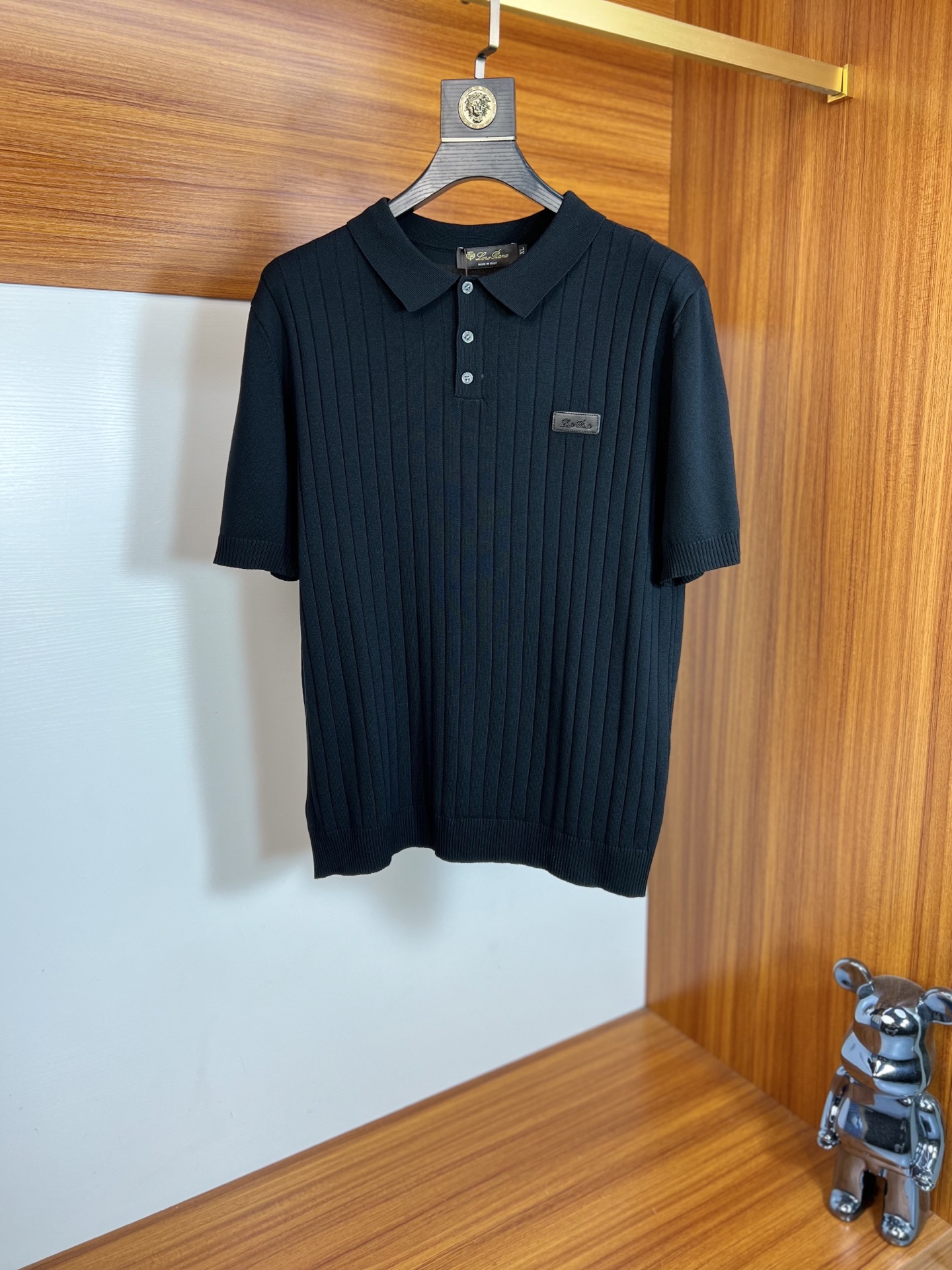 NO:141797,LP New products for spring and summer are available in the new year, complete three standards, knitted lapel short-sleeved POLO shirt, no need to introduce too much good products, look at the details, counter number M-XXXXL /140 suggestions L,,,loro piana,T-shirt,alexander wang19860909LP 年春夏新品上新 三标齐全 针织翻领短袖POLO衫 好货不用过多介绍 看细节 专柜码数M-XXXXL /140建议L,,,loro piana,T-shirt,alexander wang,Men's clothing