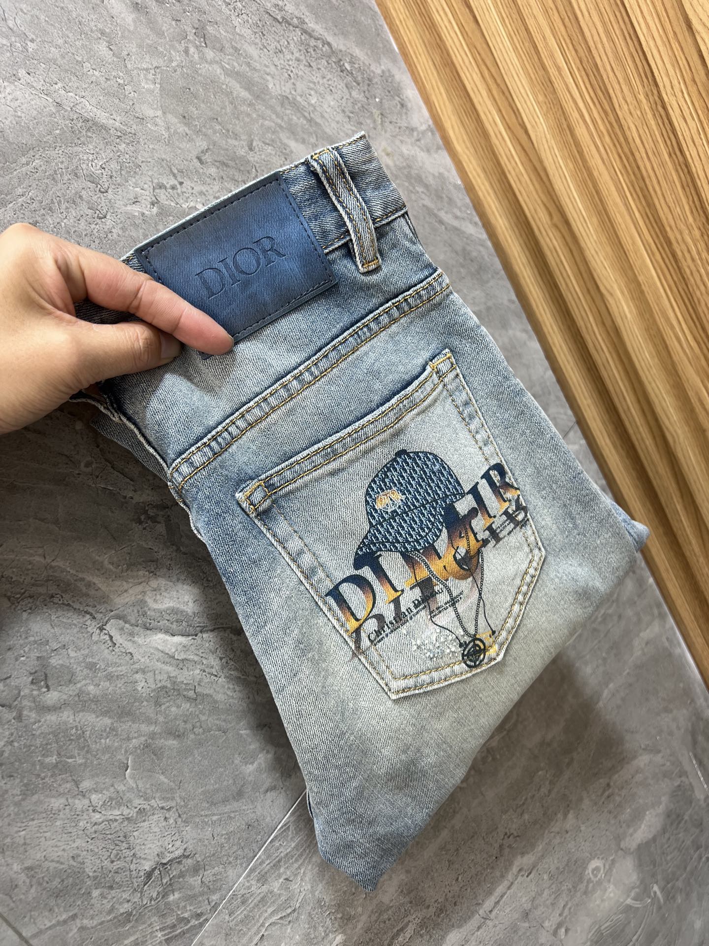 NO:141814,Dior/Dior 2025 spring and summer new products, complete three standards, jeans, good products, don't need to be introduced too much, look at the details, counter number 29-38, 175/140 upper body 32,,dior,dior,jeans,alexander wang19860909Dior/迪奥 2025春夏新品 三标齐全 牛仔裤 好货不用过多介绍 看细节 专柜码数29-38 175/140上身32码,,dior,dior,jeans,alexander wang,Men's clothing