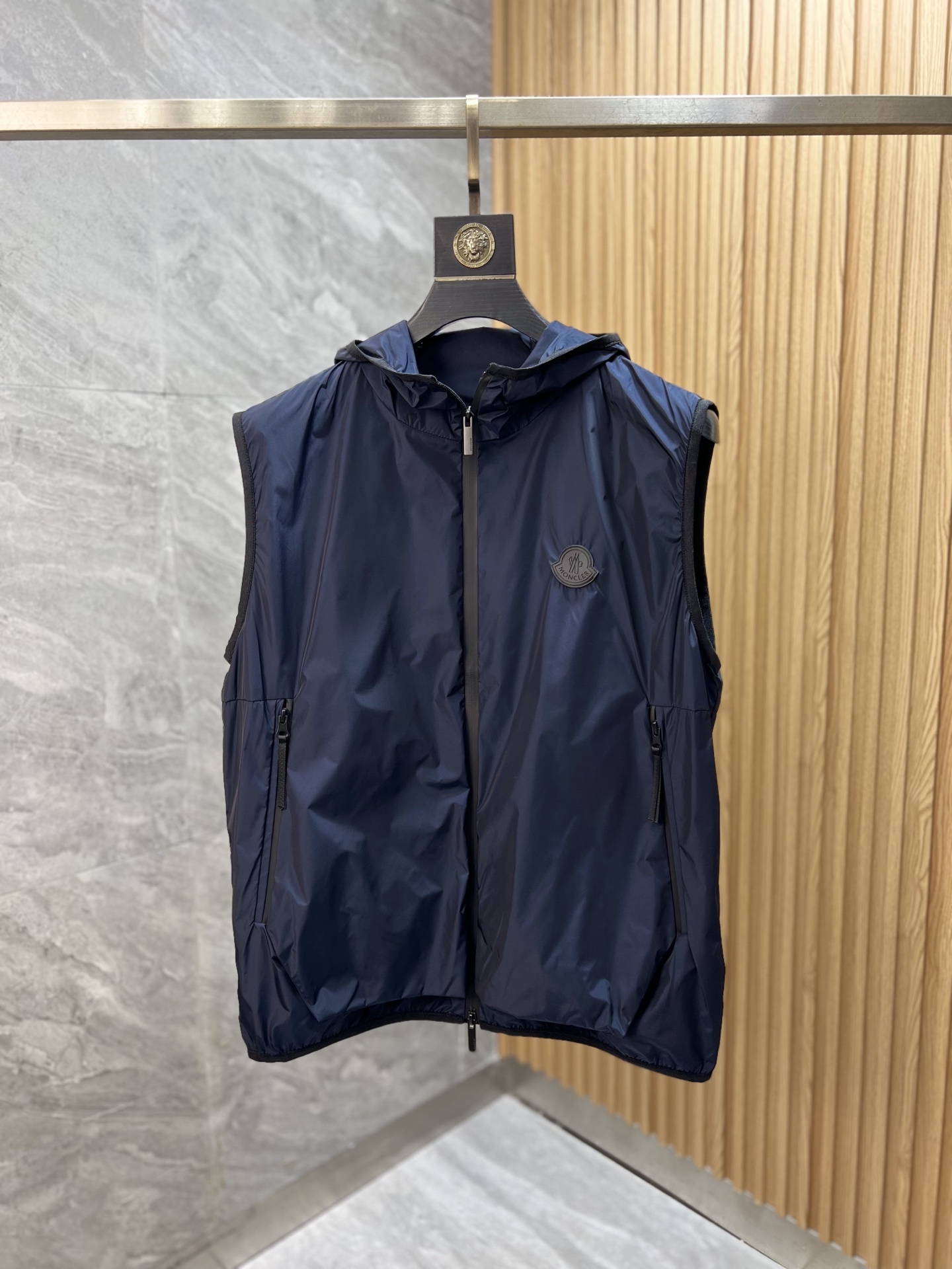 NO:141795,Moncler/家口 2025 spring and summer new products, complete three standards, vests, good products, don’t need to be introduced too much, look at the details, counter number M-XXL175/140 upper body L,,christian louboutin,Moncler,alexander wang19860909Moncler/蒙口 2025春夏新品 三标齐全 马甲 好货不用过多介绍 看细节 专柜码数M-XXL175/140上身L,,christian louboutin,Moncler,alexander wang,Men's clothing